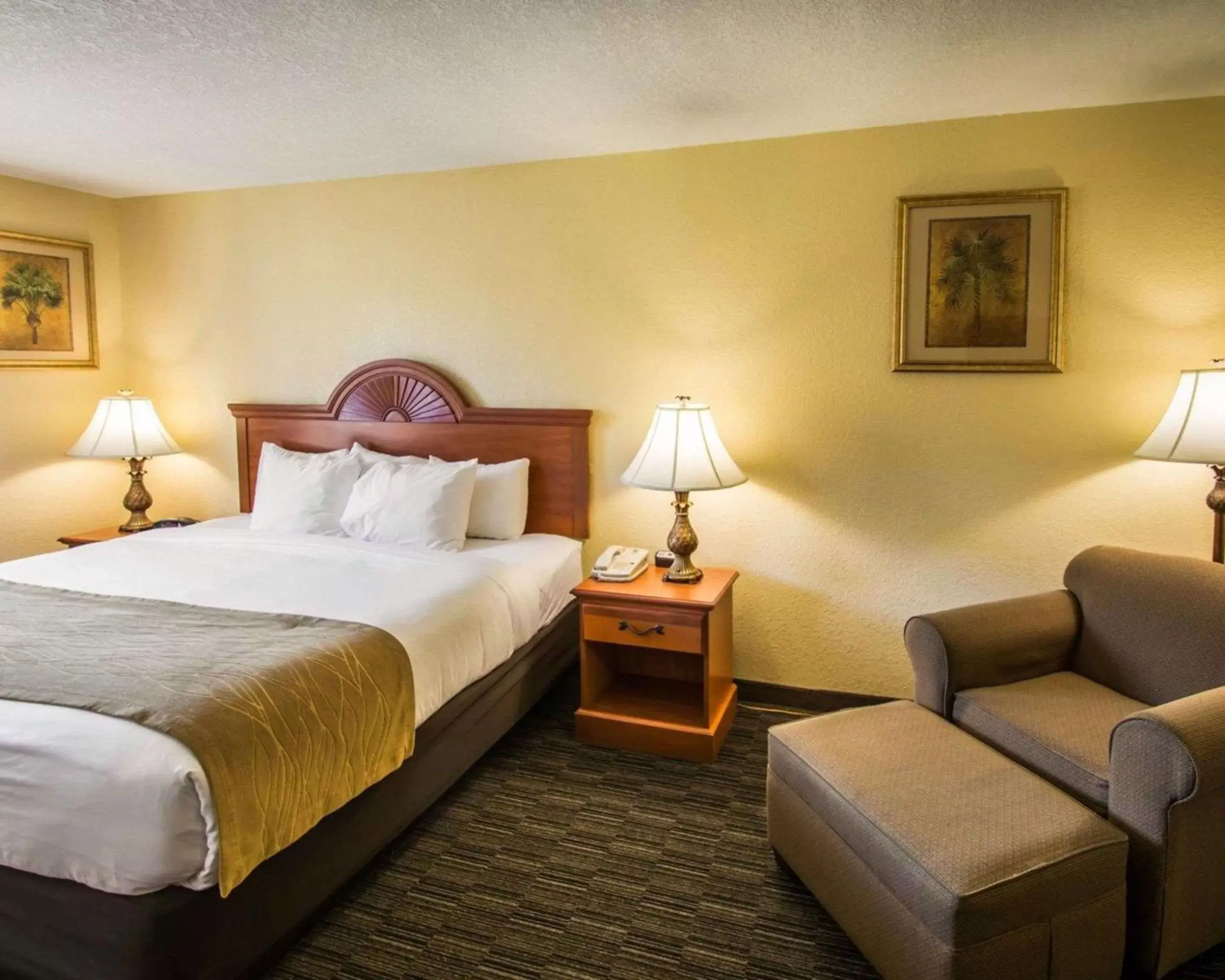 Photo of the whole room, Bed in Comfort Inn & Suites Jupiter I-95