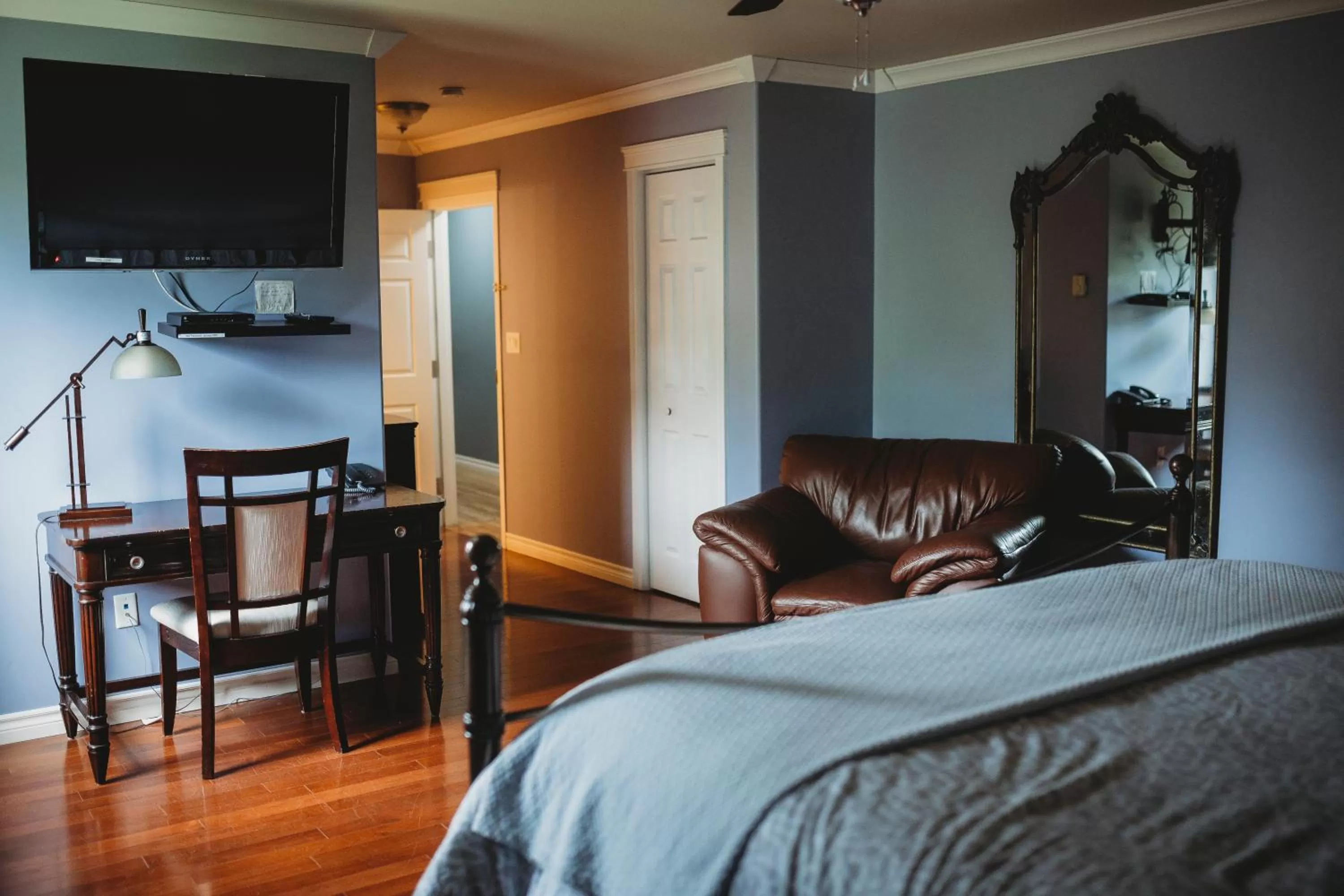 TV and multimedia, TV/Entertainment Center in Carriage House Inn Four and a Half Stars