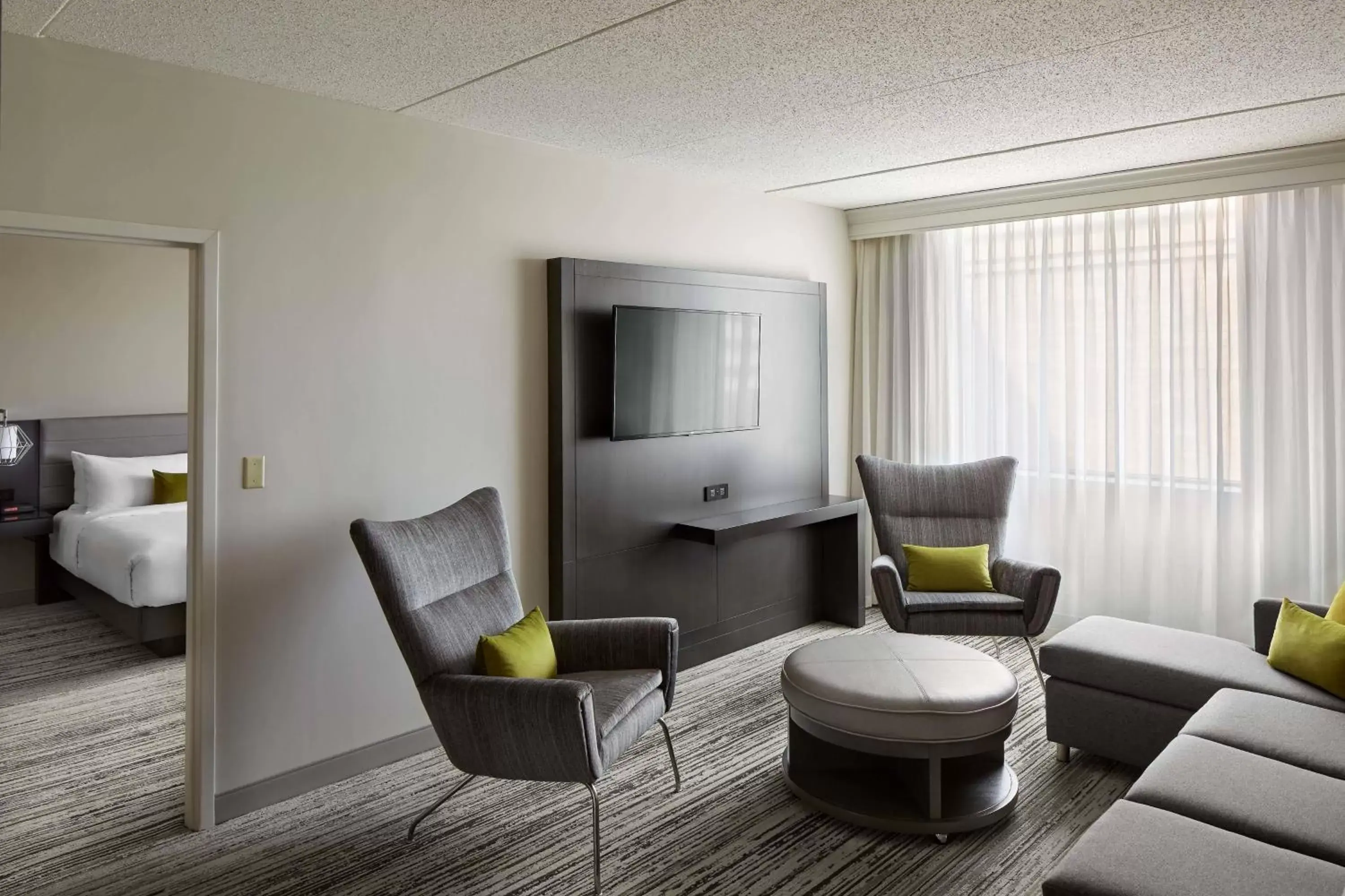 Bedroom, Seating Area in Marriott Columbus Northwest