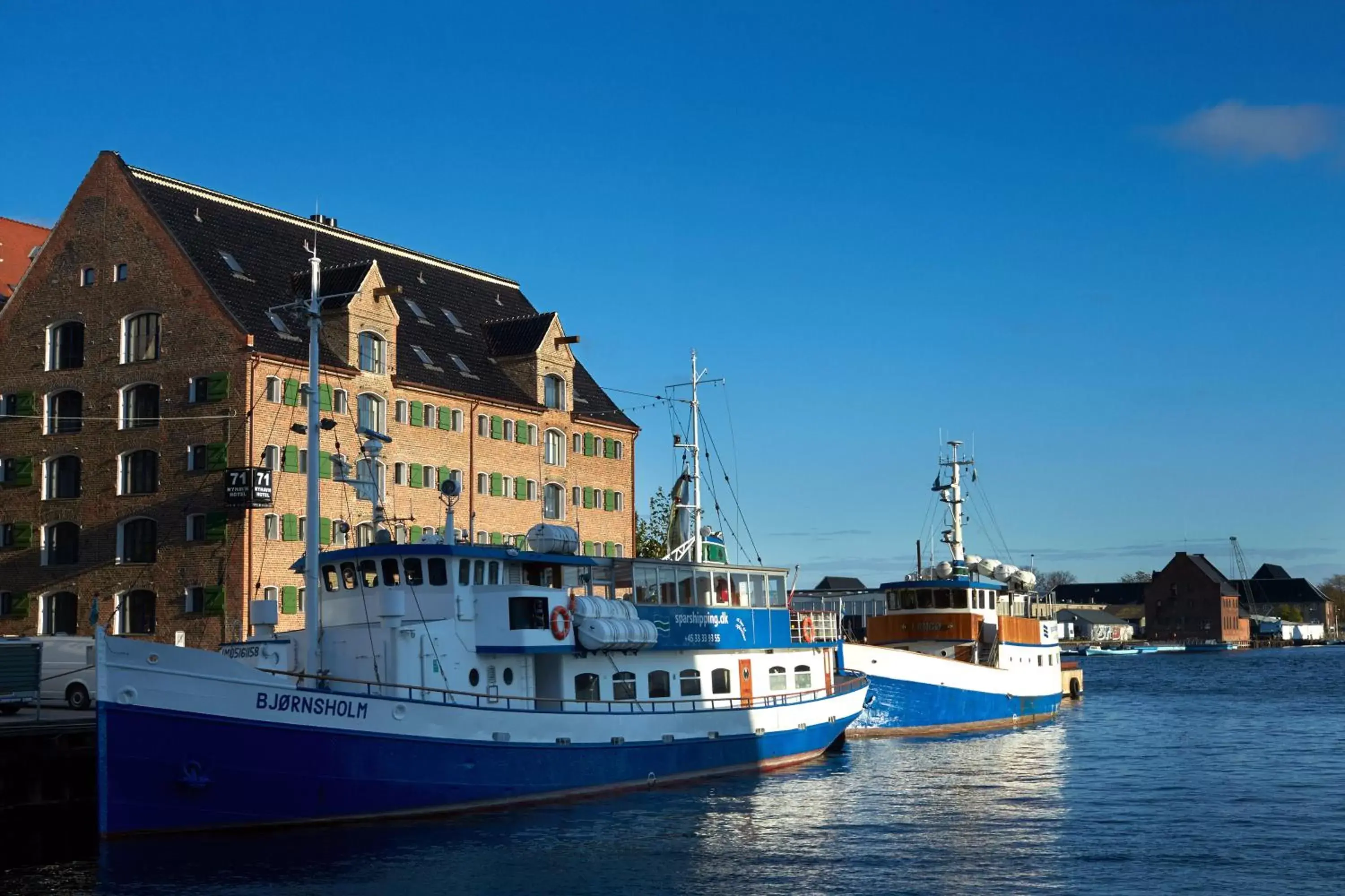 Facade/entrance, Property Building in 71 Nyhavn Hotel