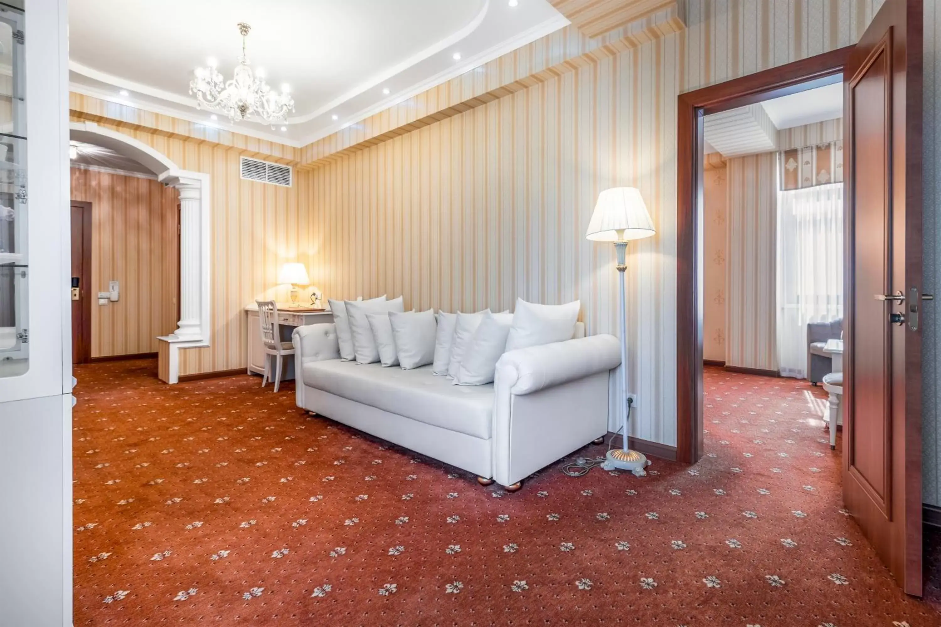 Living room, Seating Area in Regency Hotel