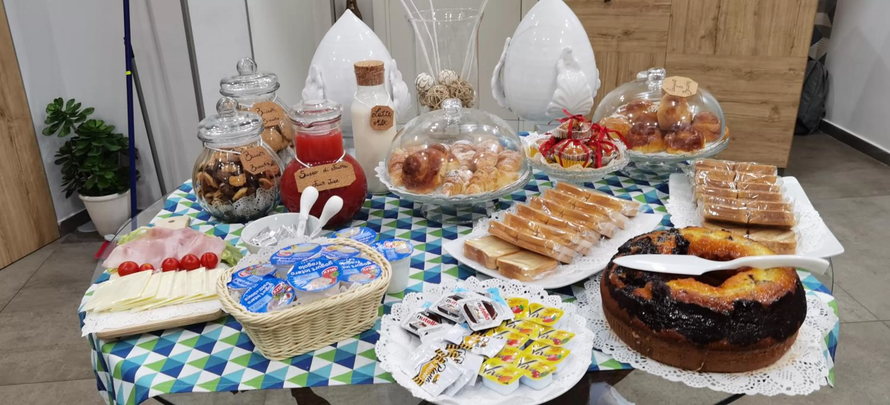 Continental breakfast in Regina Margherita Suite