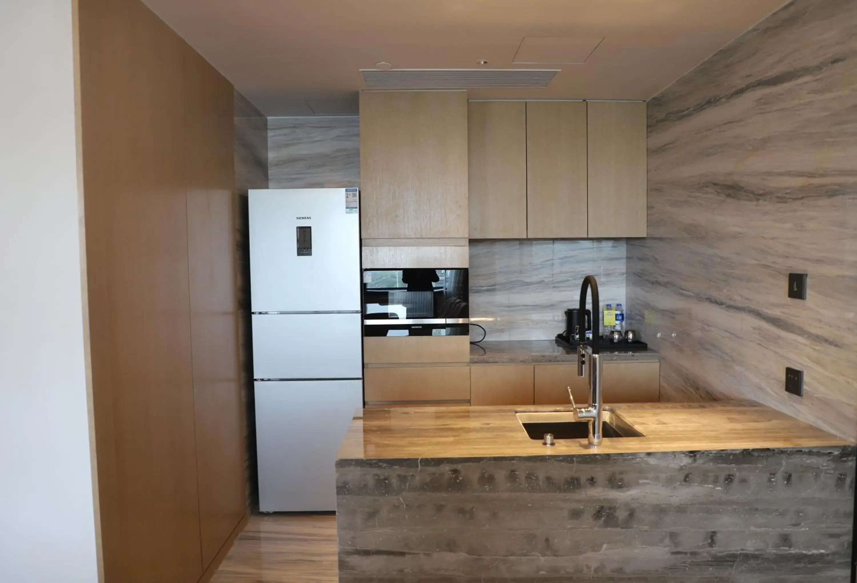 Kitchen or kitchenette, Kitchen/Kitchenette in Holiday Inn Zhengzhou High-Tech Zone, an IHG Hotel