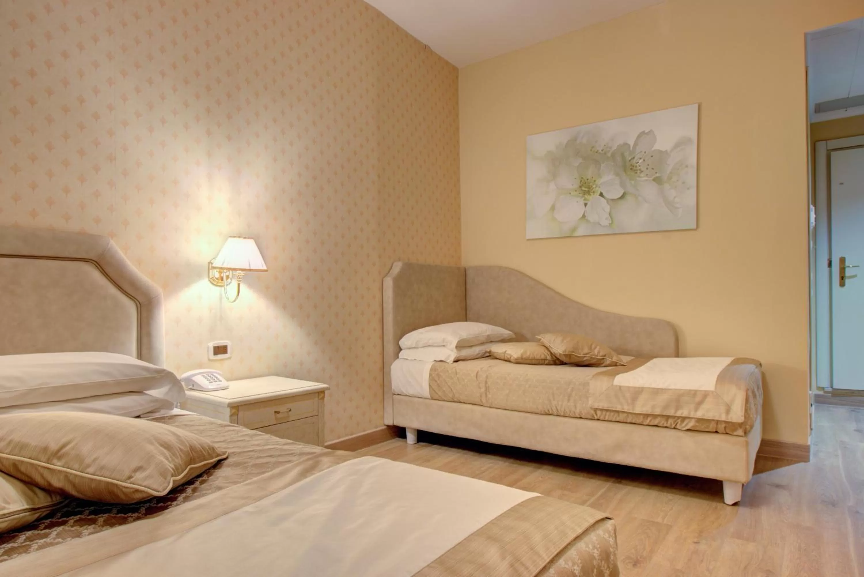 Bedroom, Bed in Hotel La Locanda