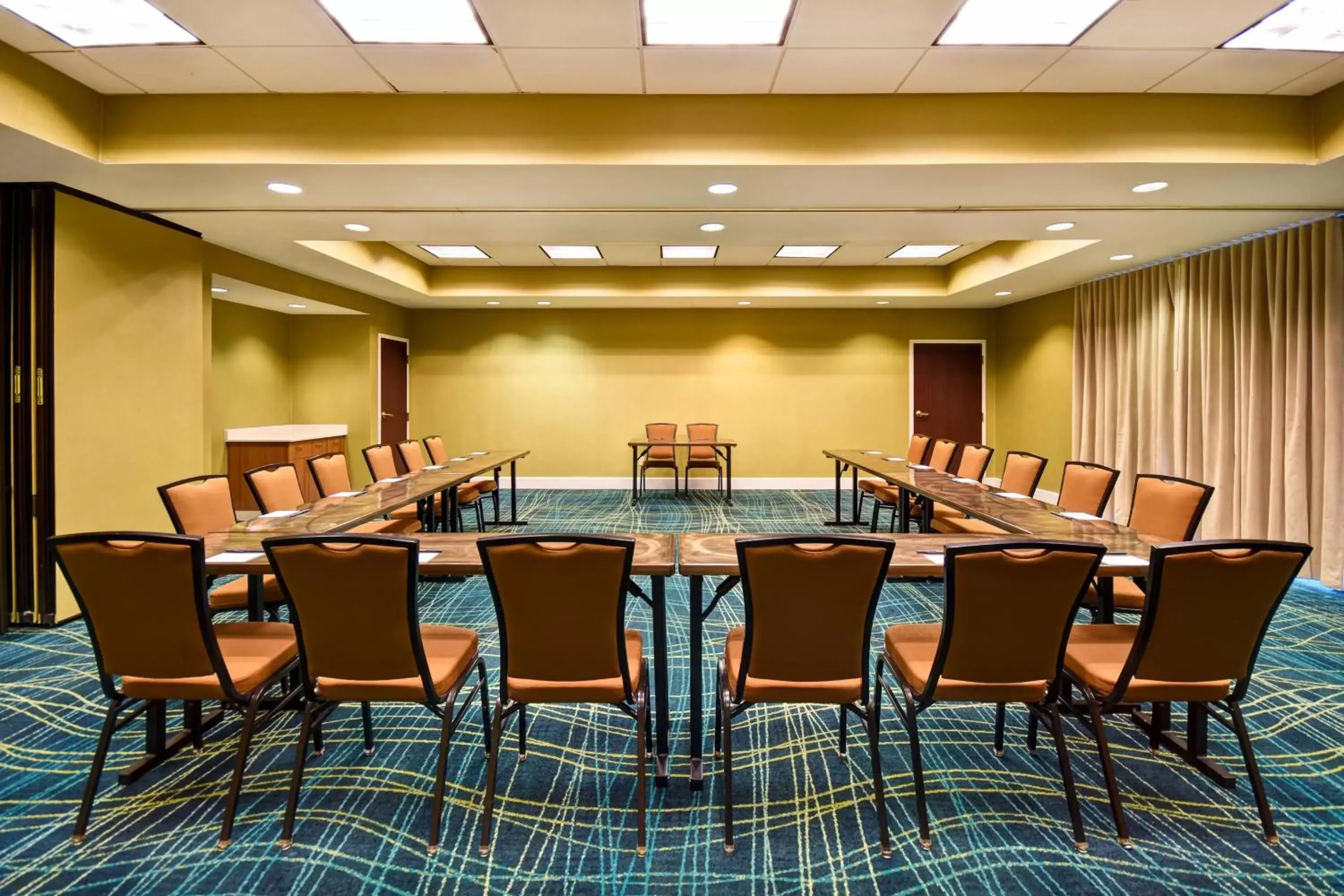 Meeting/conference room in SpringHill Suites by Marriott Baltimore BWI Airport