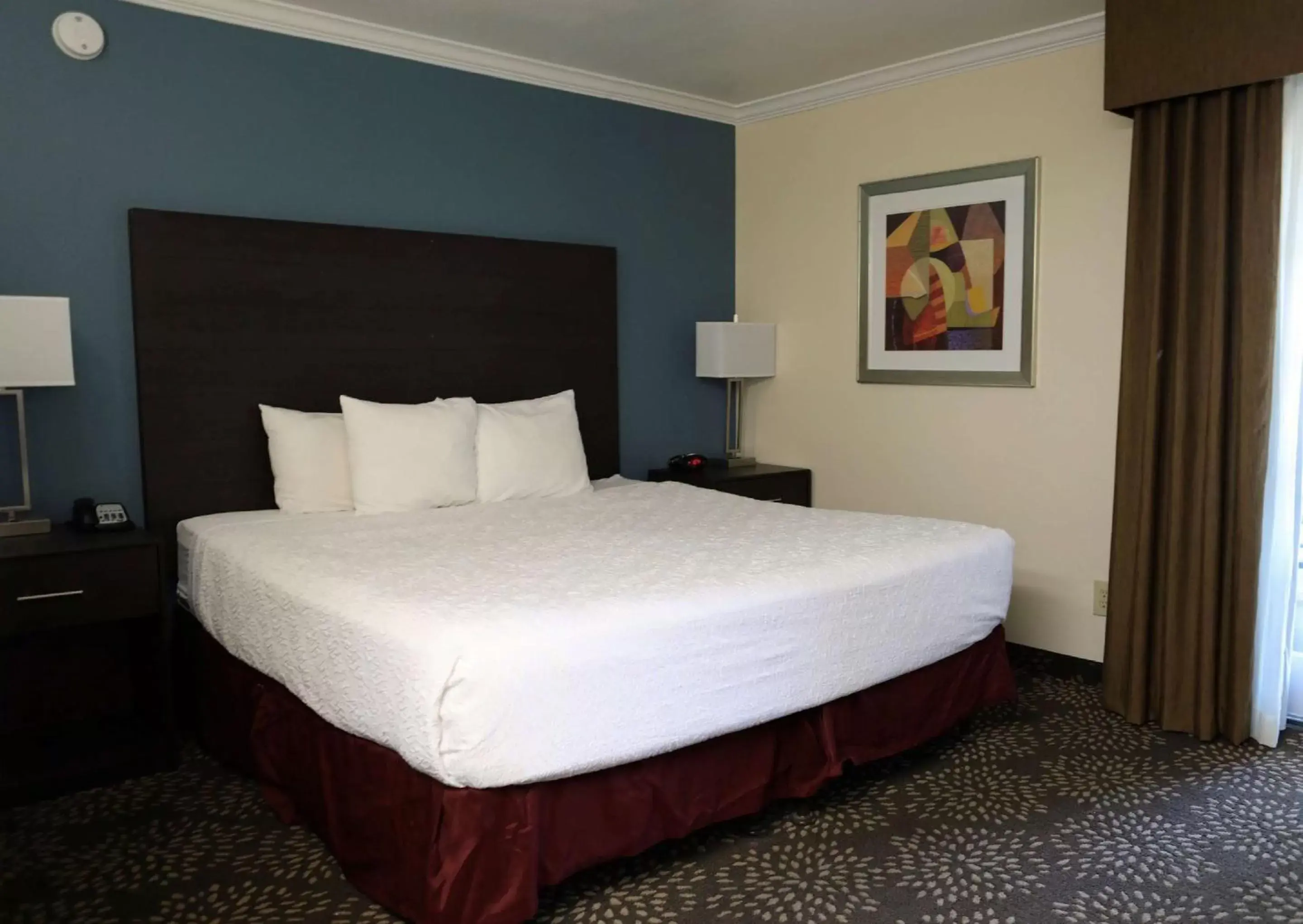 Photo of the whole room, Bed in Best Western InnSuites Tucson Foothills Hotel & Suites