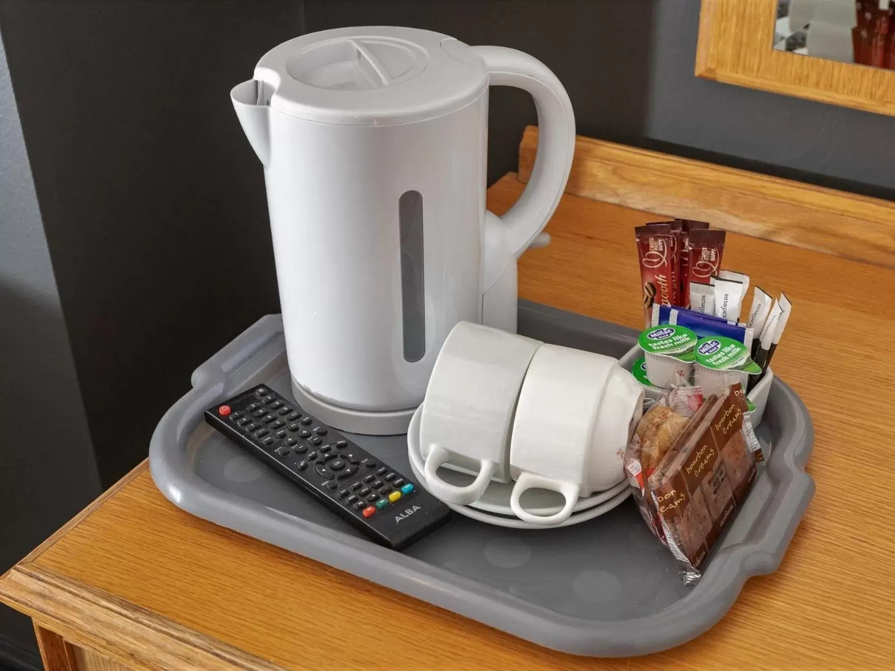 Bedroom, Coffee/Tea Facilities in The Punch Bowl