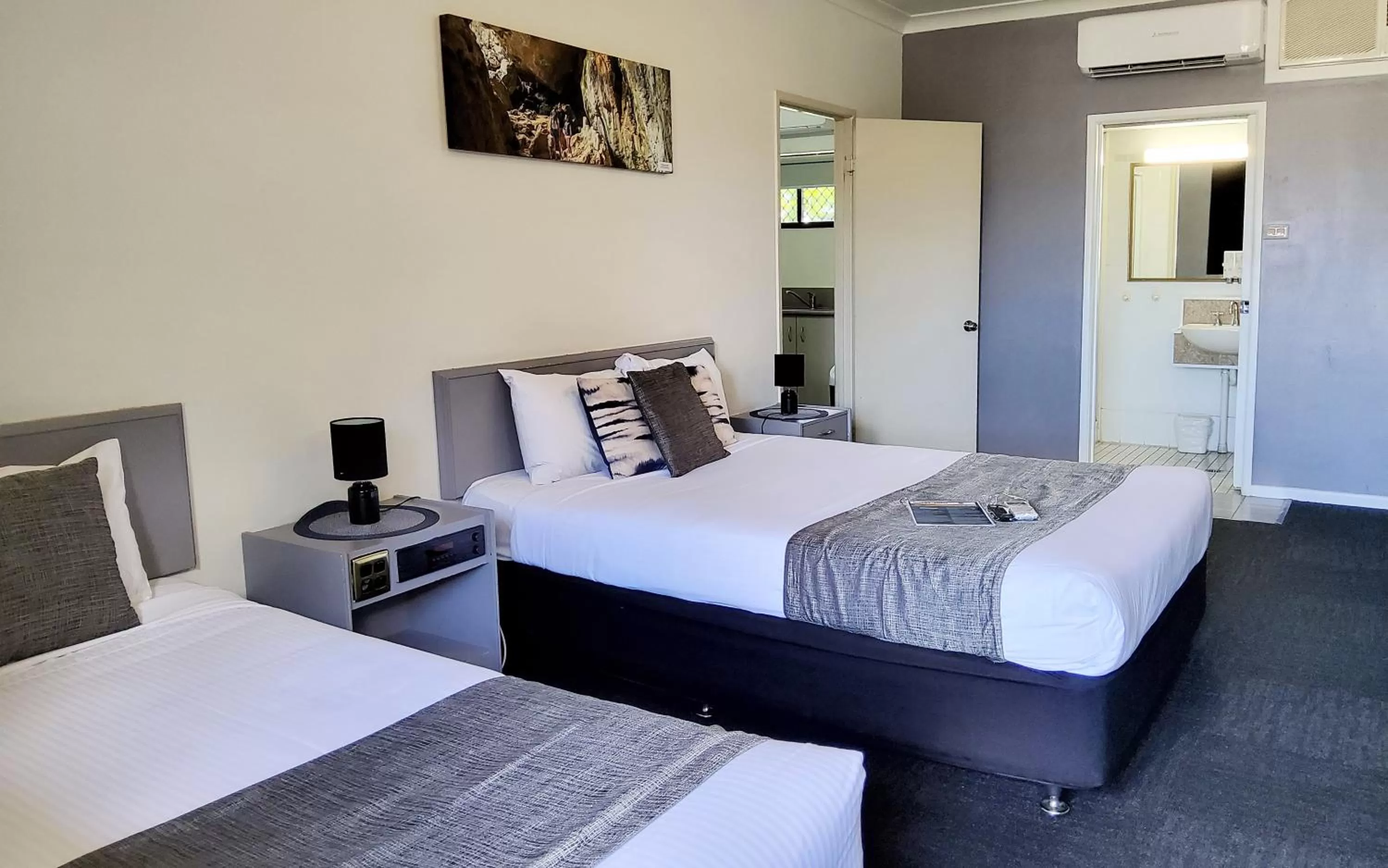 Three-Bedroom Apartment (Non Pet) in Archer Park Motel