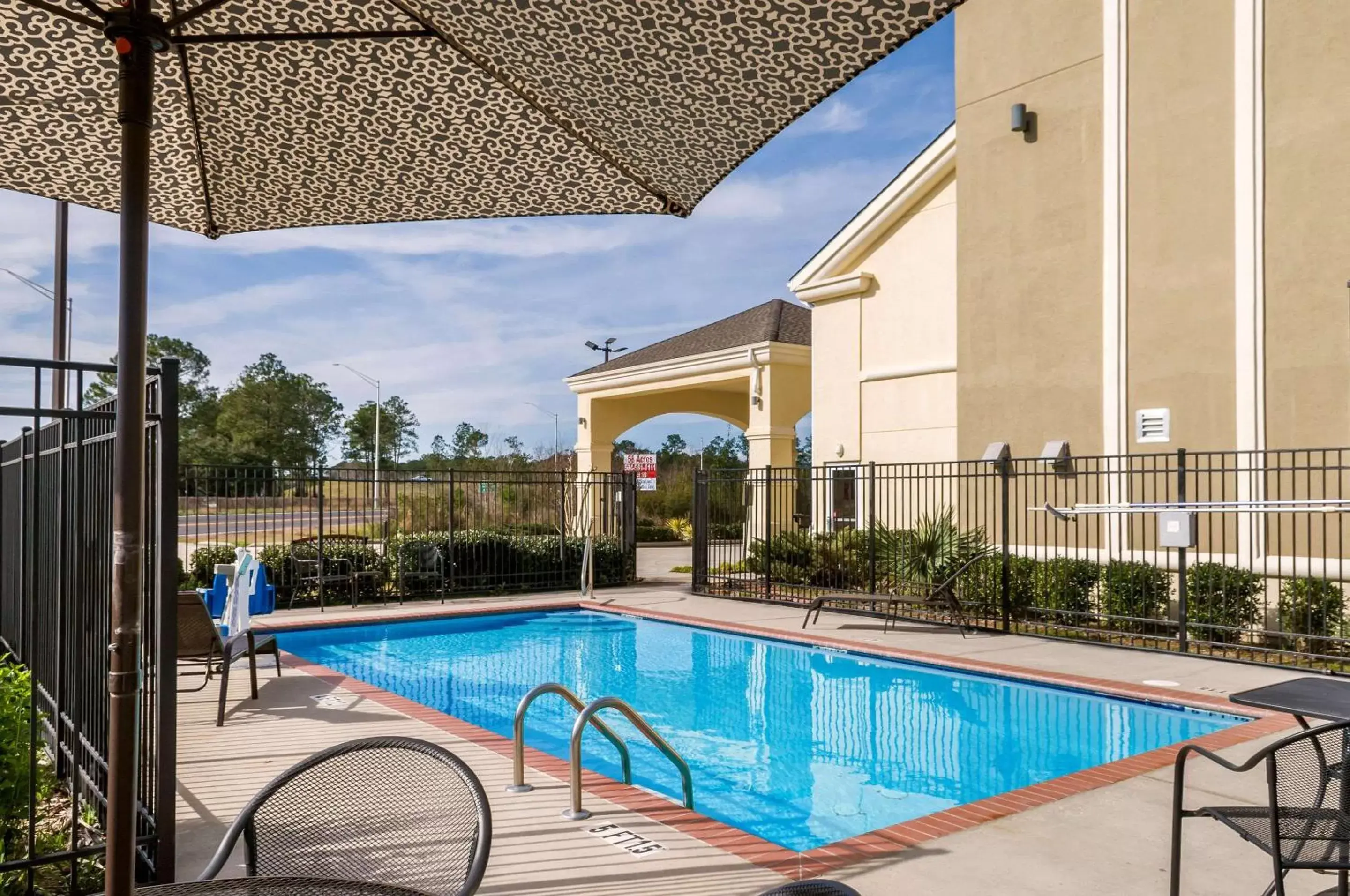 On site, Swimming Pool in Quality Inn & Suites Slidell