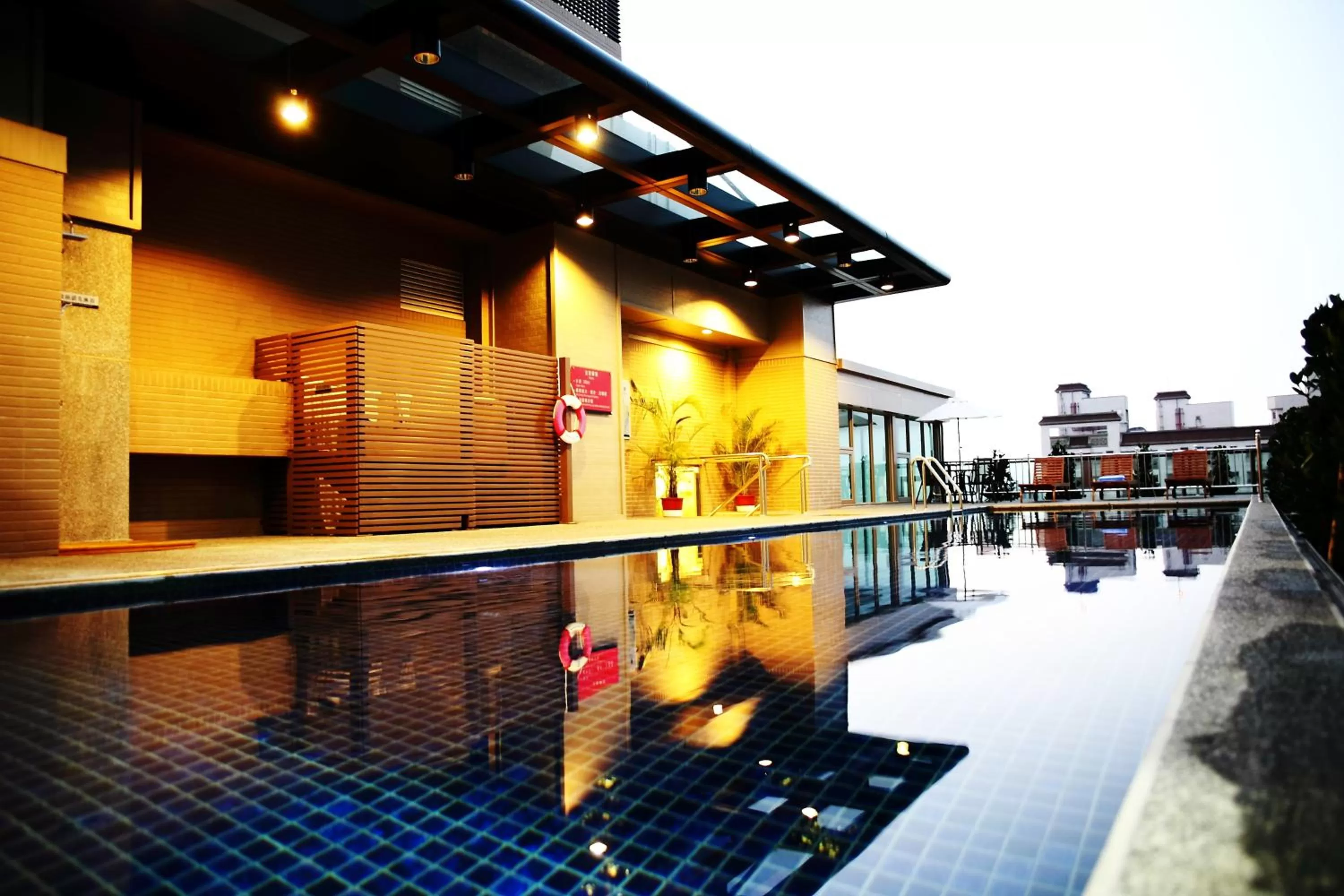 Swimming pool in Maison de Chine Chao Yin Building