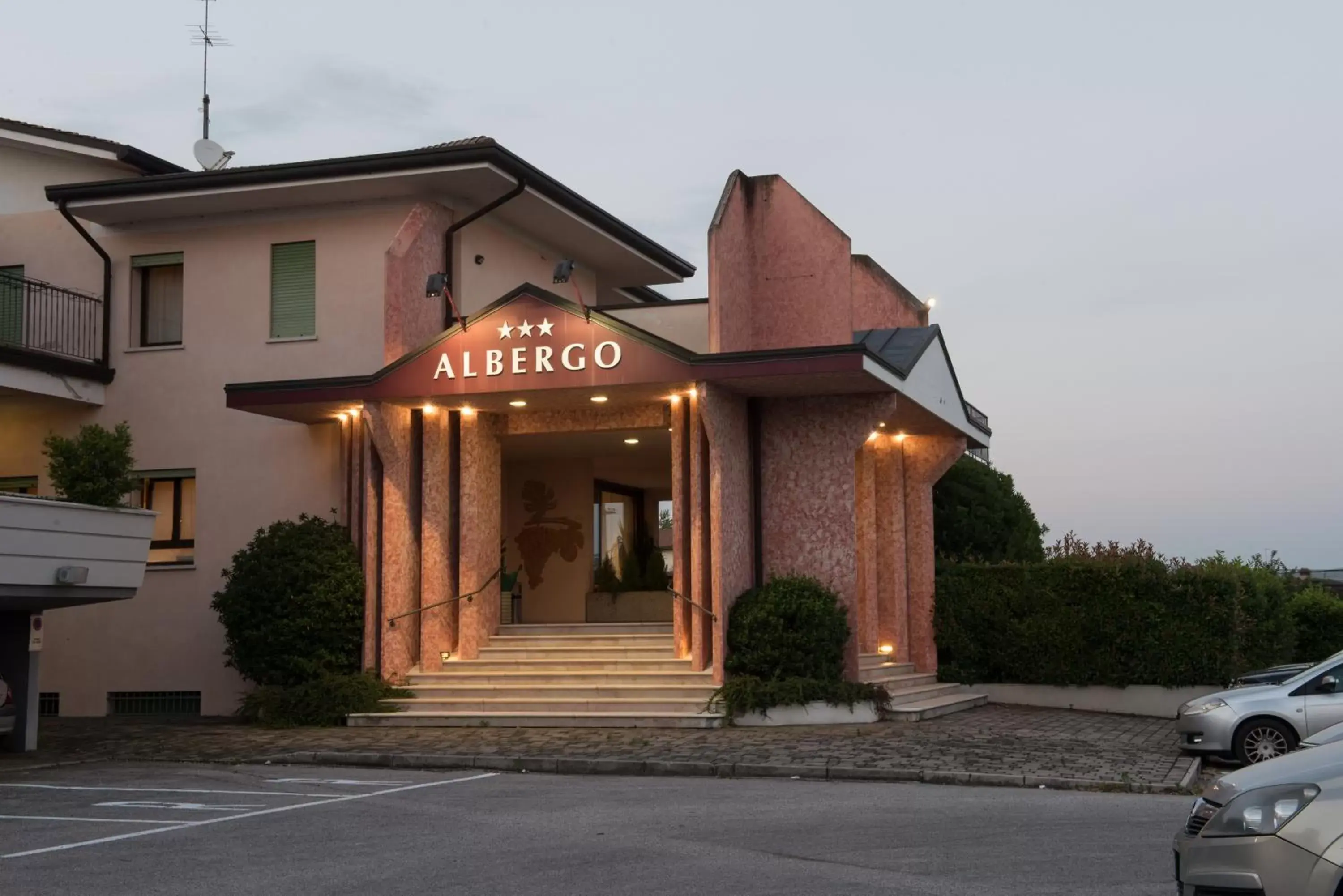 Facade/entrance, Property Building in Albergo Grappolo D'oro