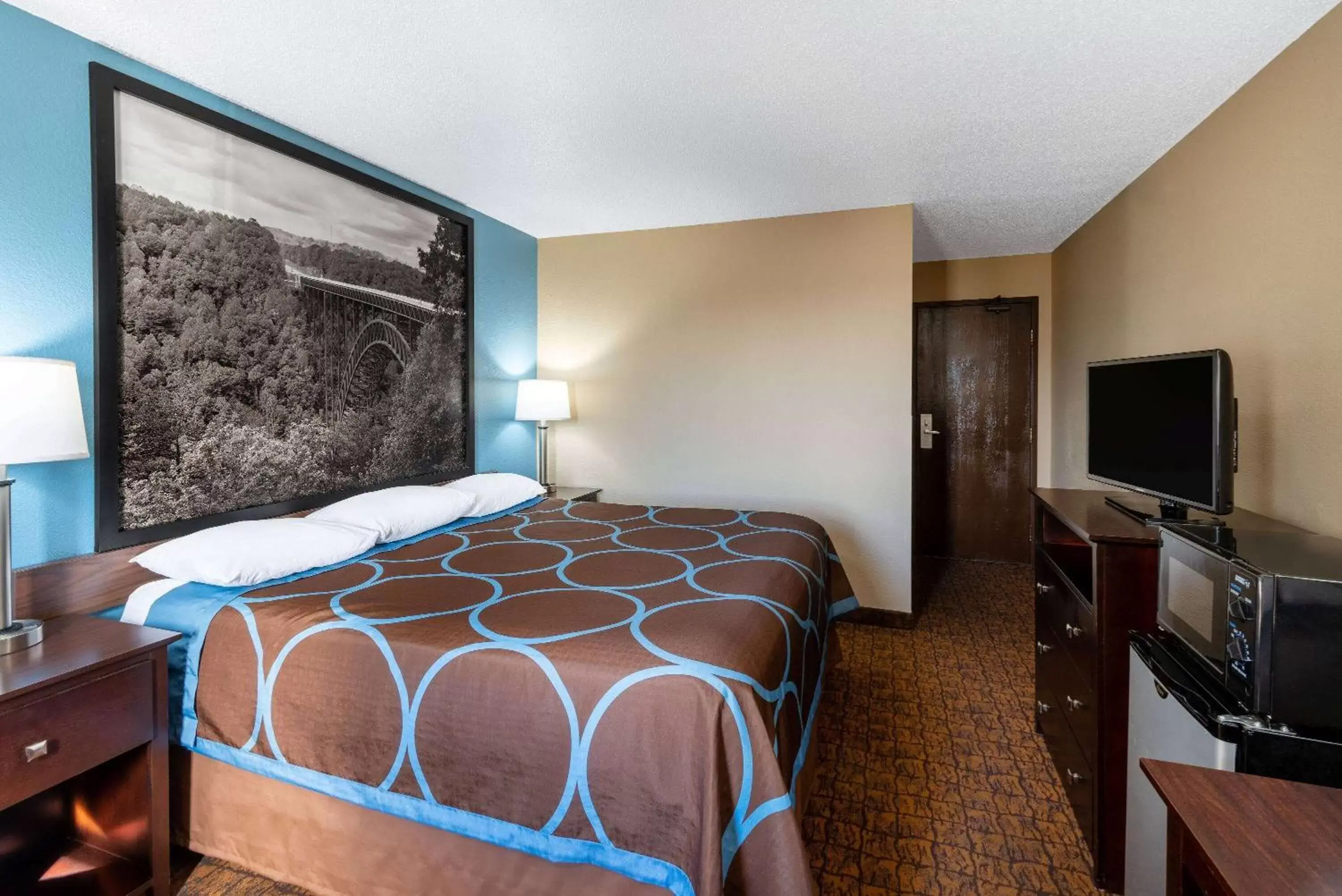 Photo of the whole room, Bed in Super 8 by Wyndham Summersville