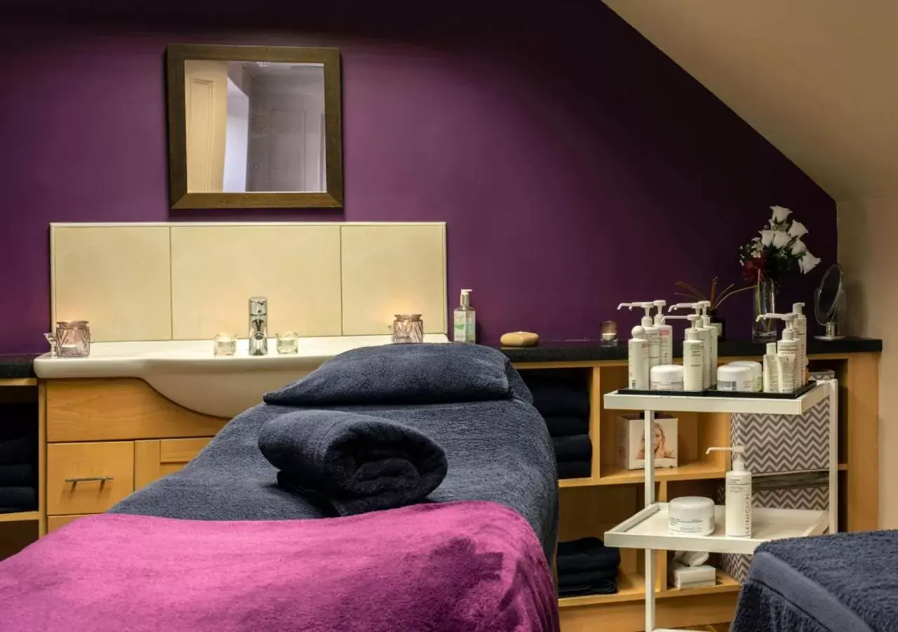 Spa and wellness centre/facilities, Bathroom in Headfort Arms Hotel
