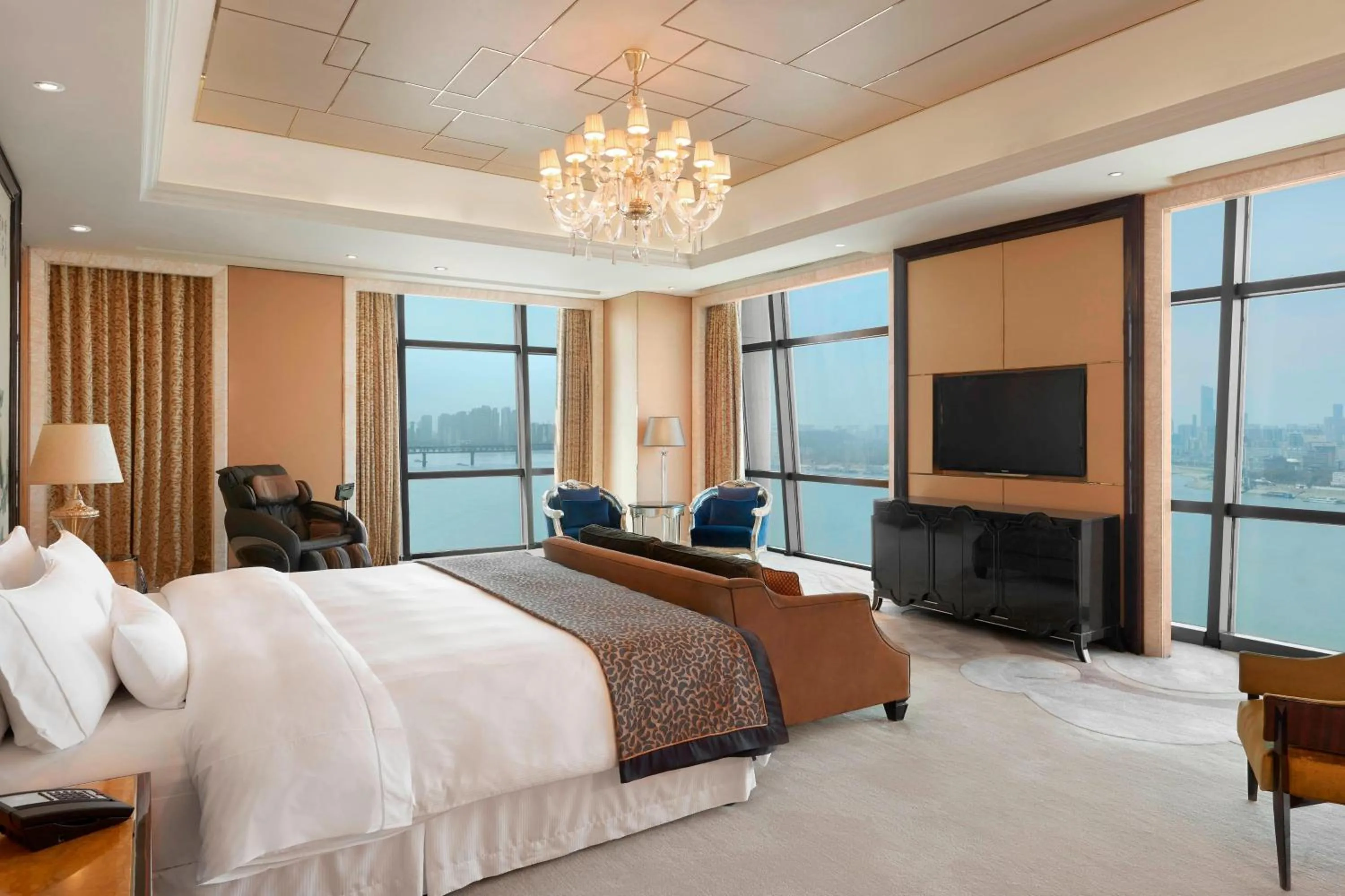 Bedroom, Bed in The Westin Wuhan Wuchang