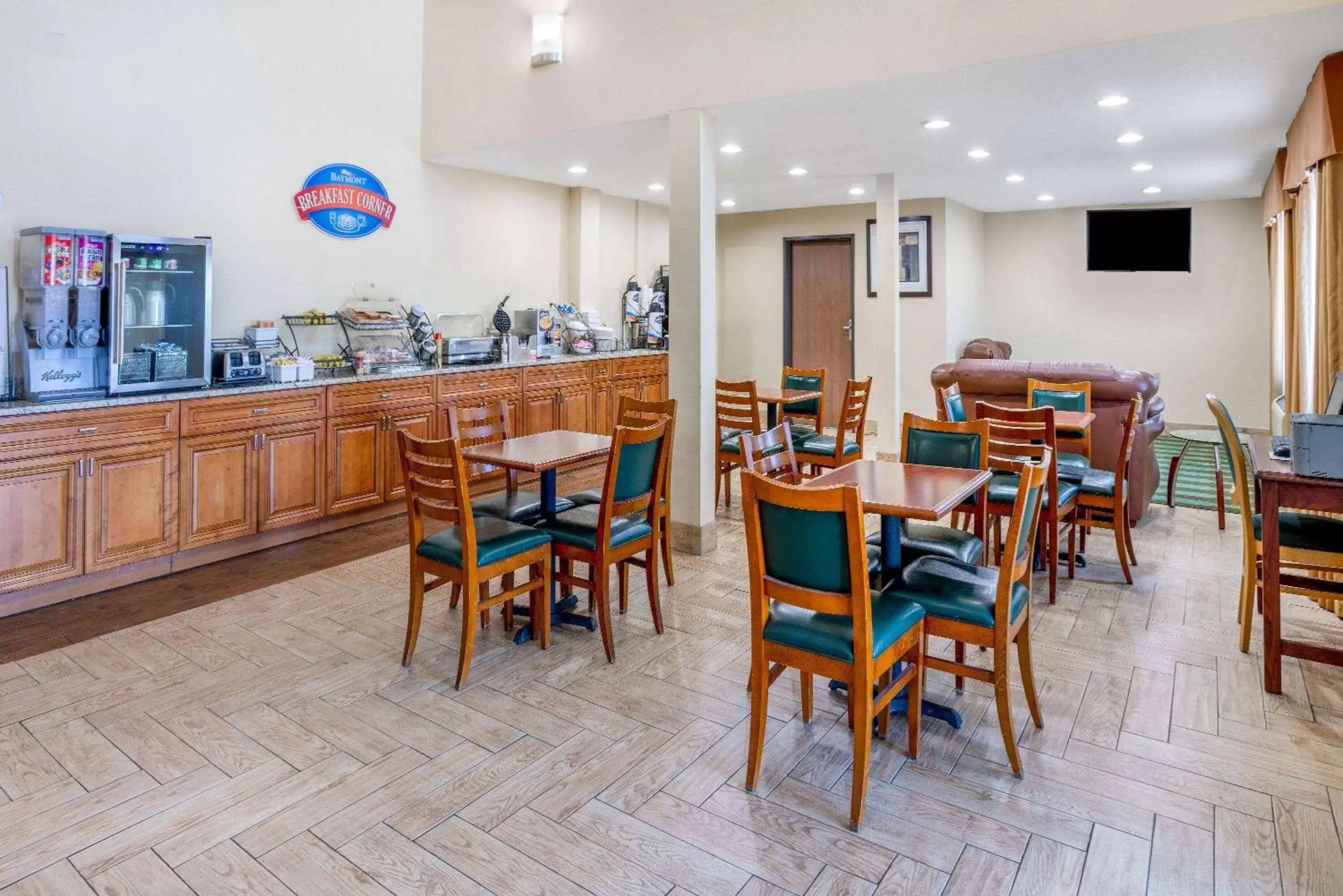 Breakfast, Restaurant/Places to Eat in Baymont by Wyndham Beloit