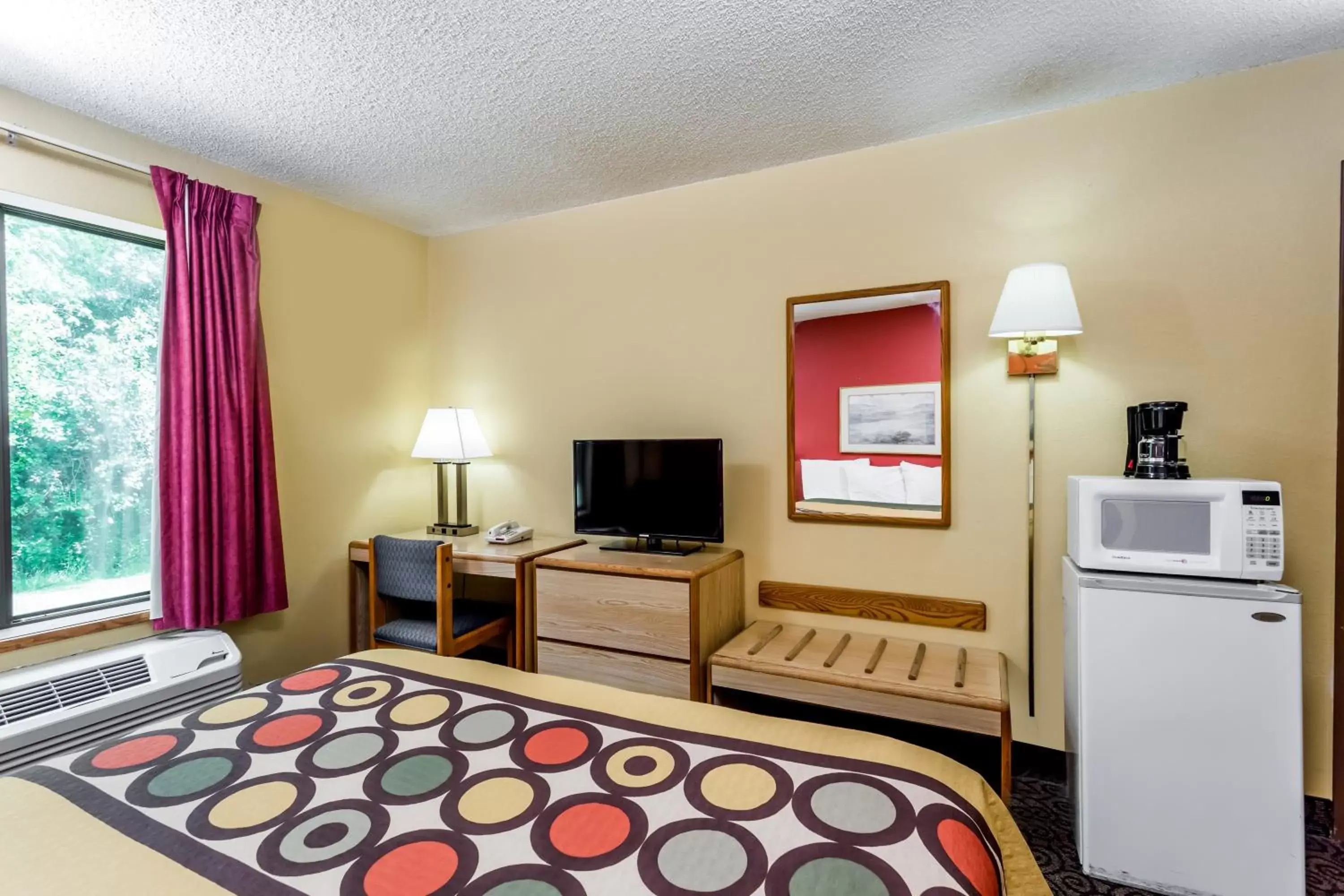 Photo of the whole room, TV/Entertainment Center in Super 8 by Wyndham Appleton