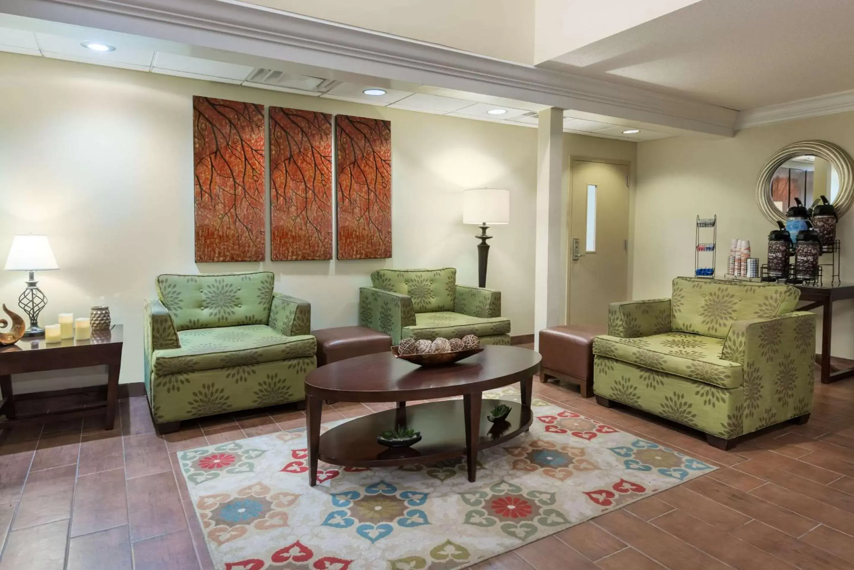Lobby or reception, Seating Area in Comfort Inn Fayetteville West Near Fort Liberty