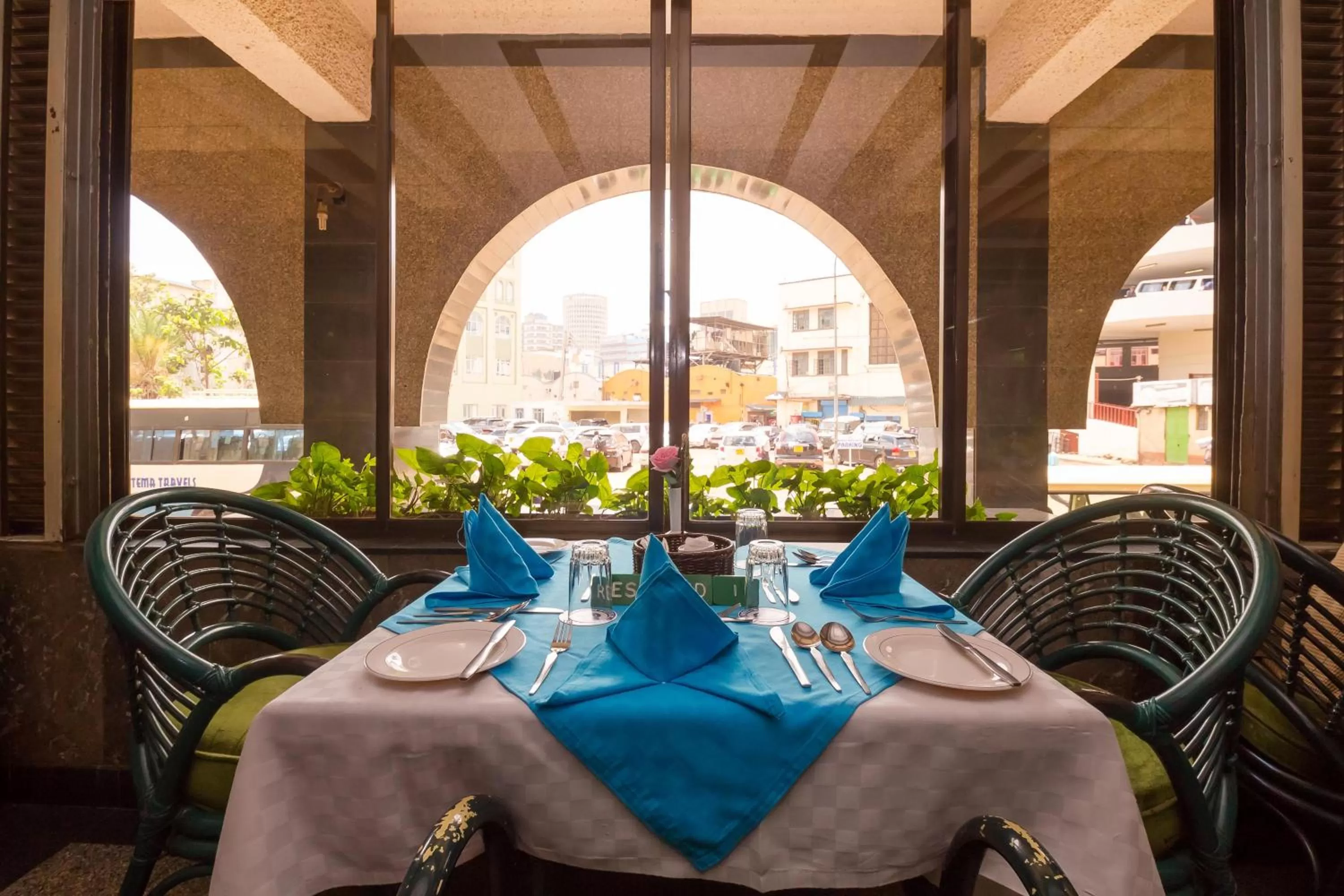 Restaurant/places to eat in Marble Arch Hotel