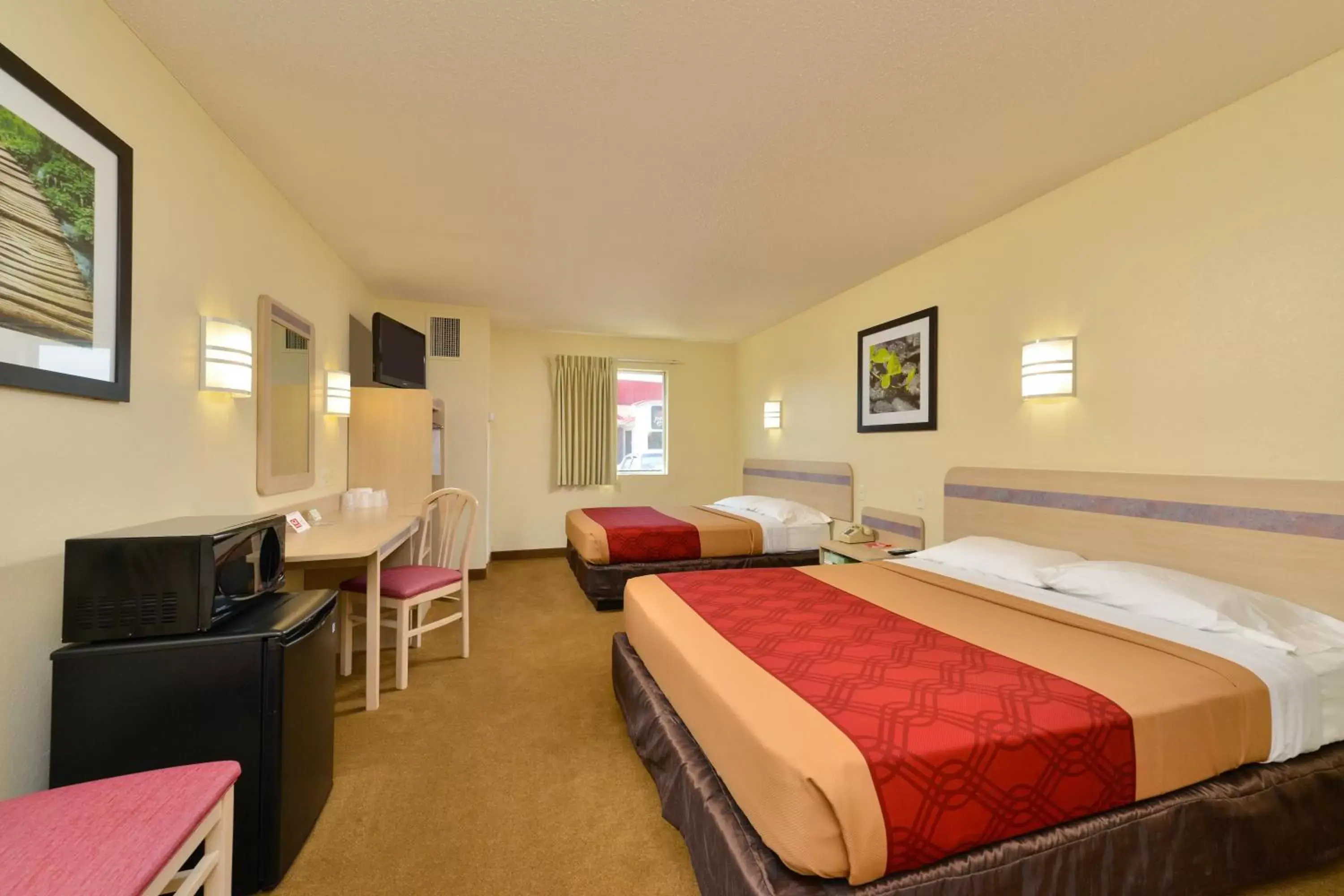 Queen Room with Two Queen Beds - Non-Smoking in Econo Lodge Belle Fourche