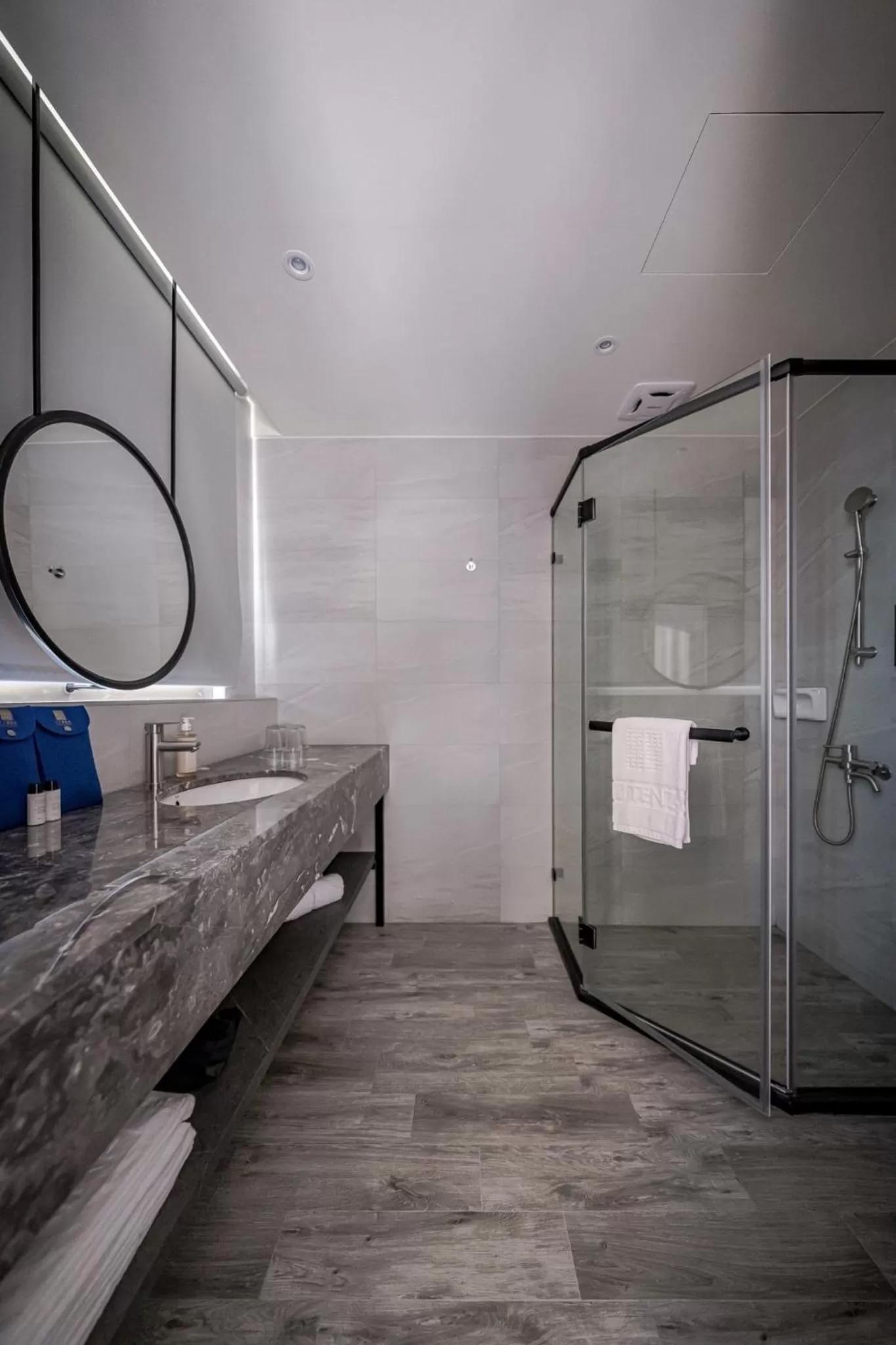 Shower in Tenz Go Hotel