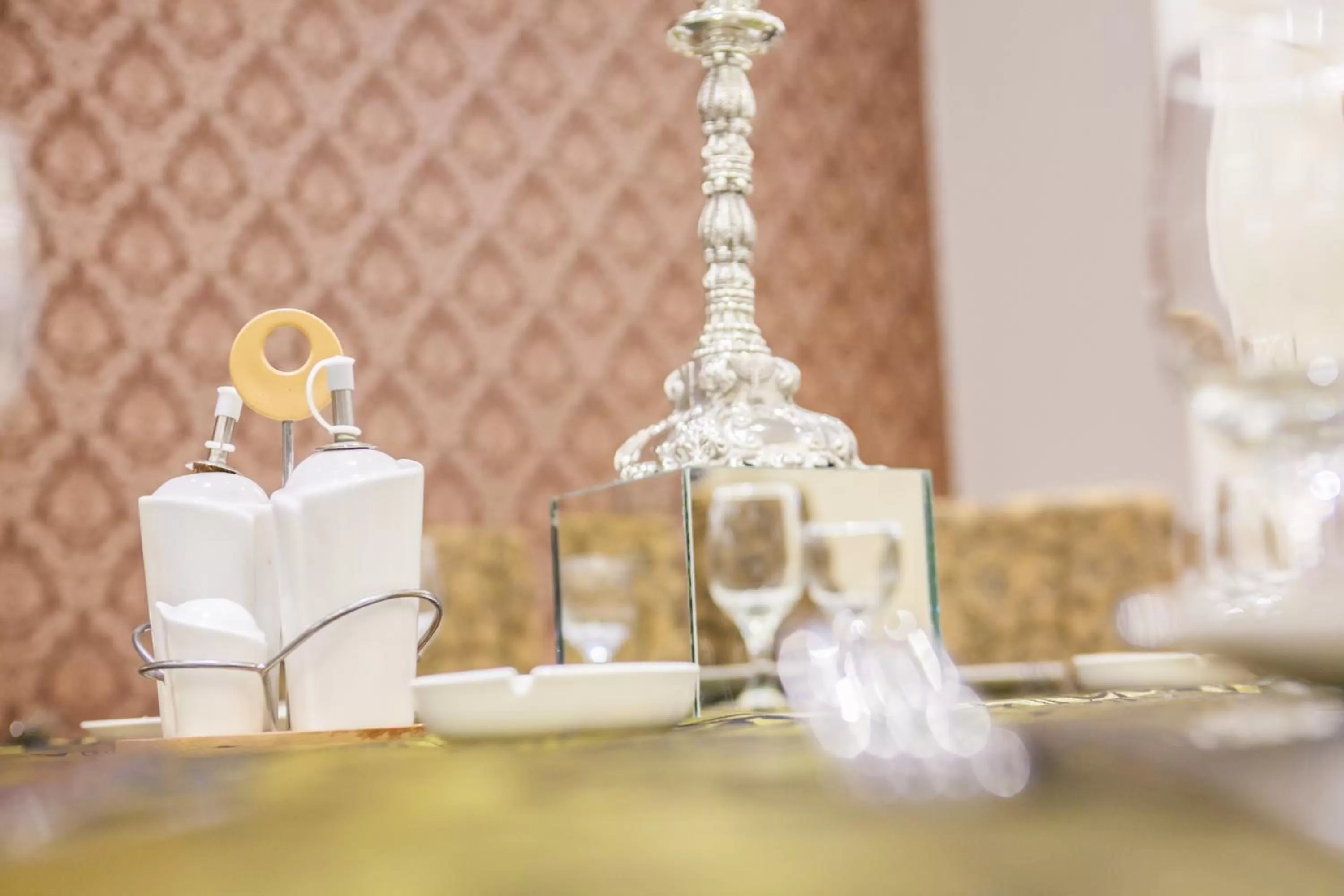 Restaurant/places to eat in Hotel Meliss