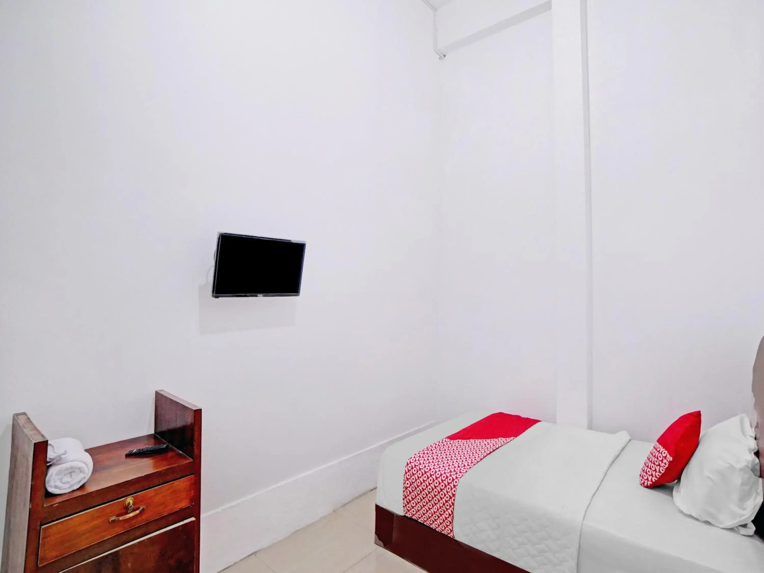 Bedroom, Bed in OYO 90387 Sepakat Guest House