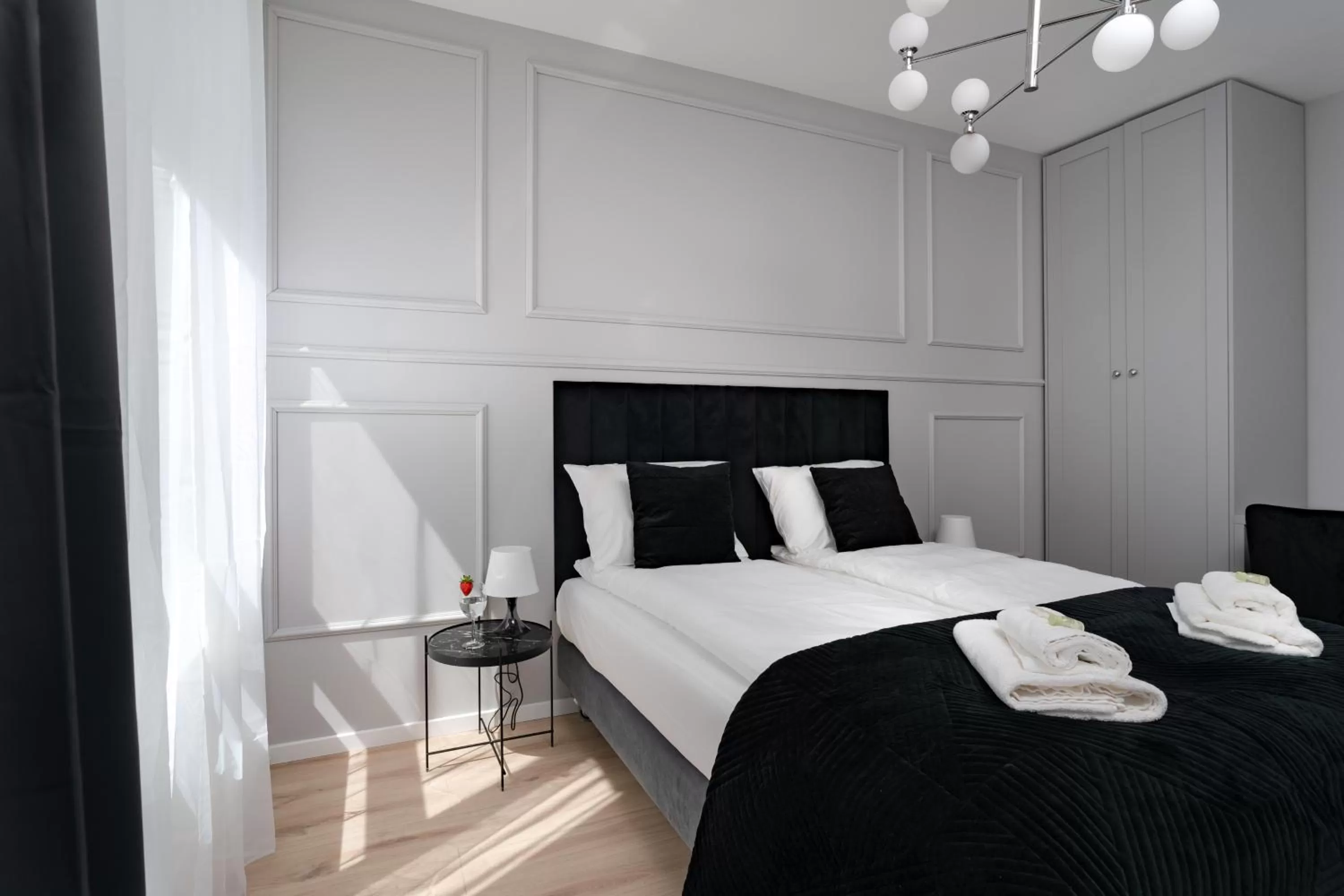 Bed in Symphony Modern Tower Apartamenty