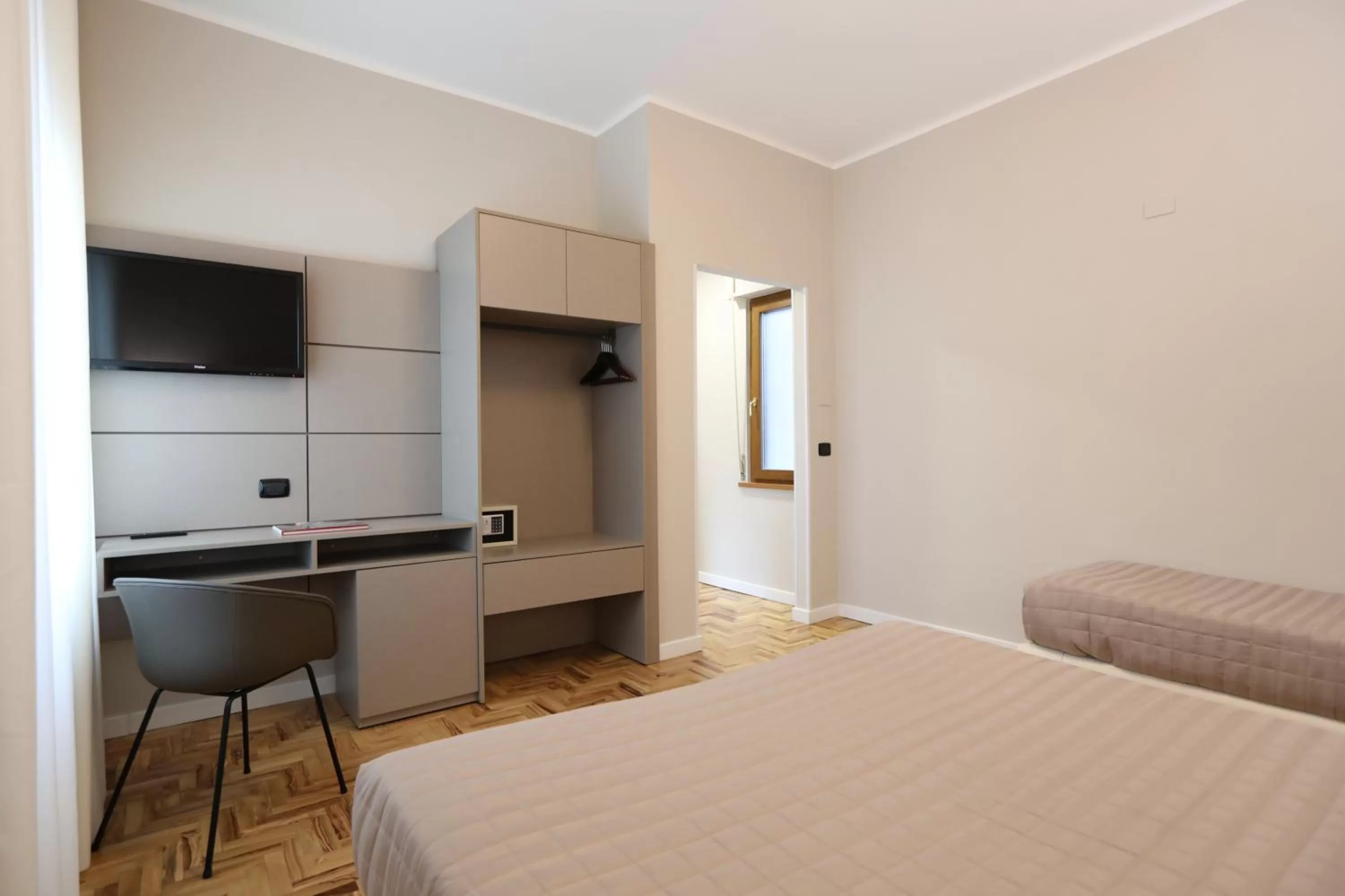 TV and multimedia, Bed in Royal Hotel