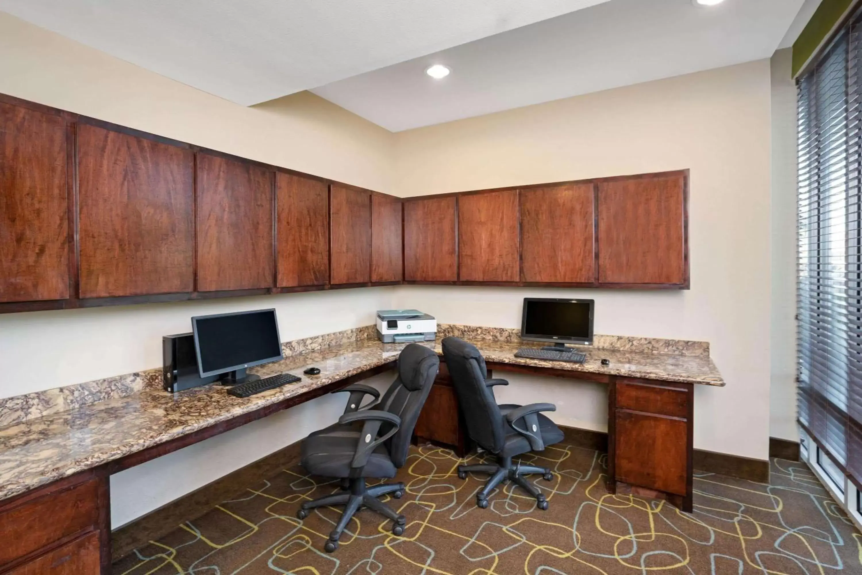On site, Business Area/Conference Room in La Quinta by Wyndham Houston Willowbrook