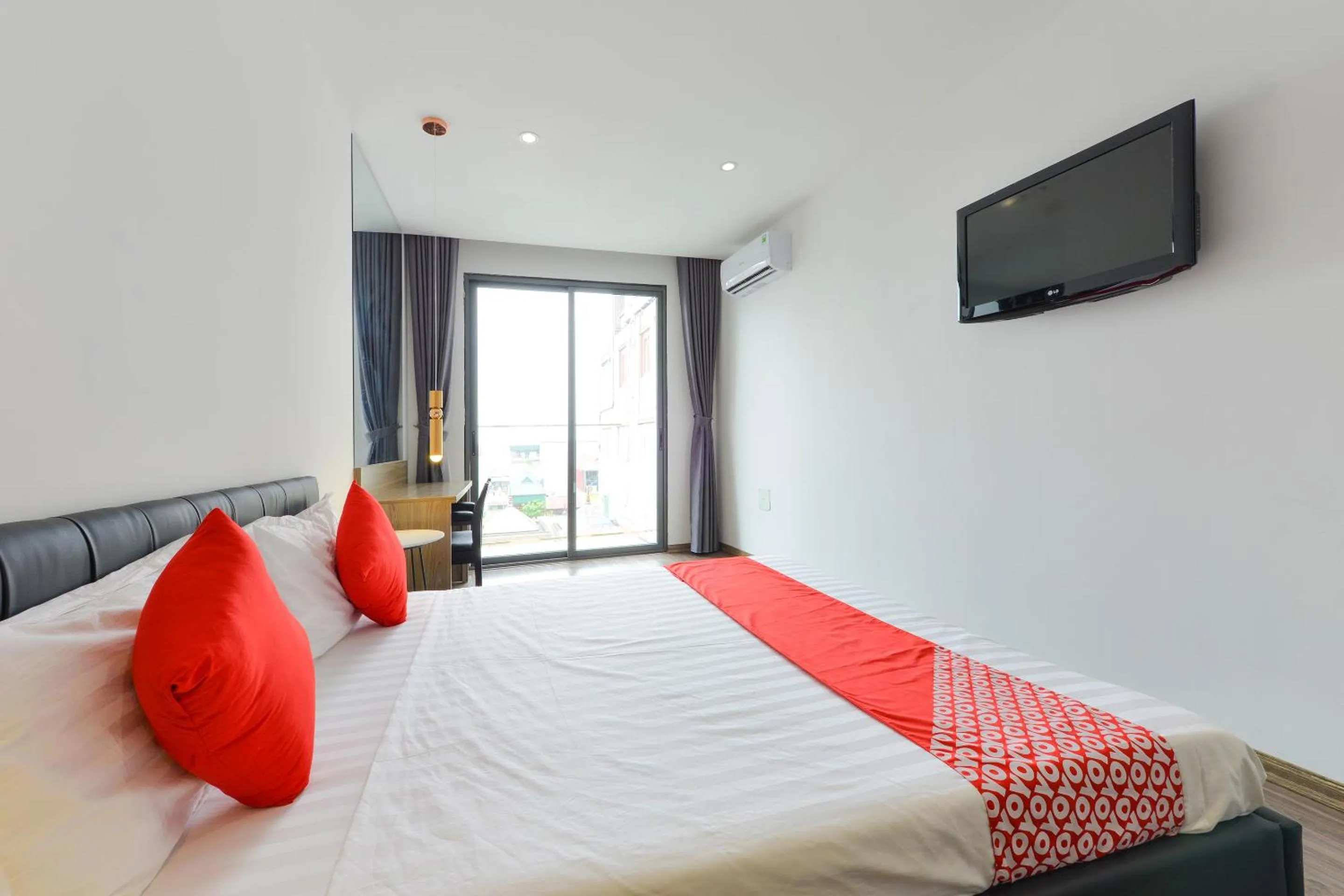 TV and multimedia, Bed in BH Riverside Hotel