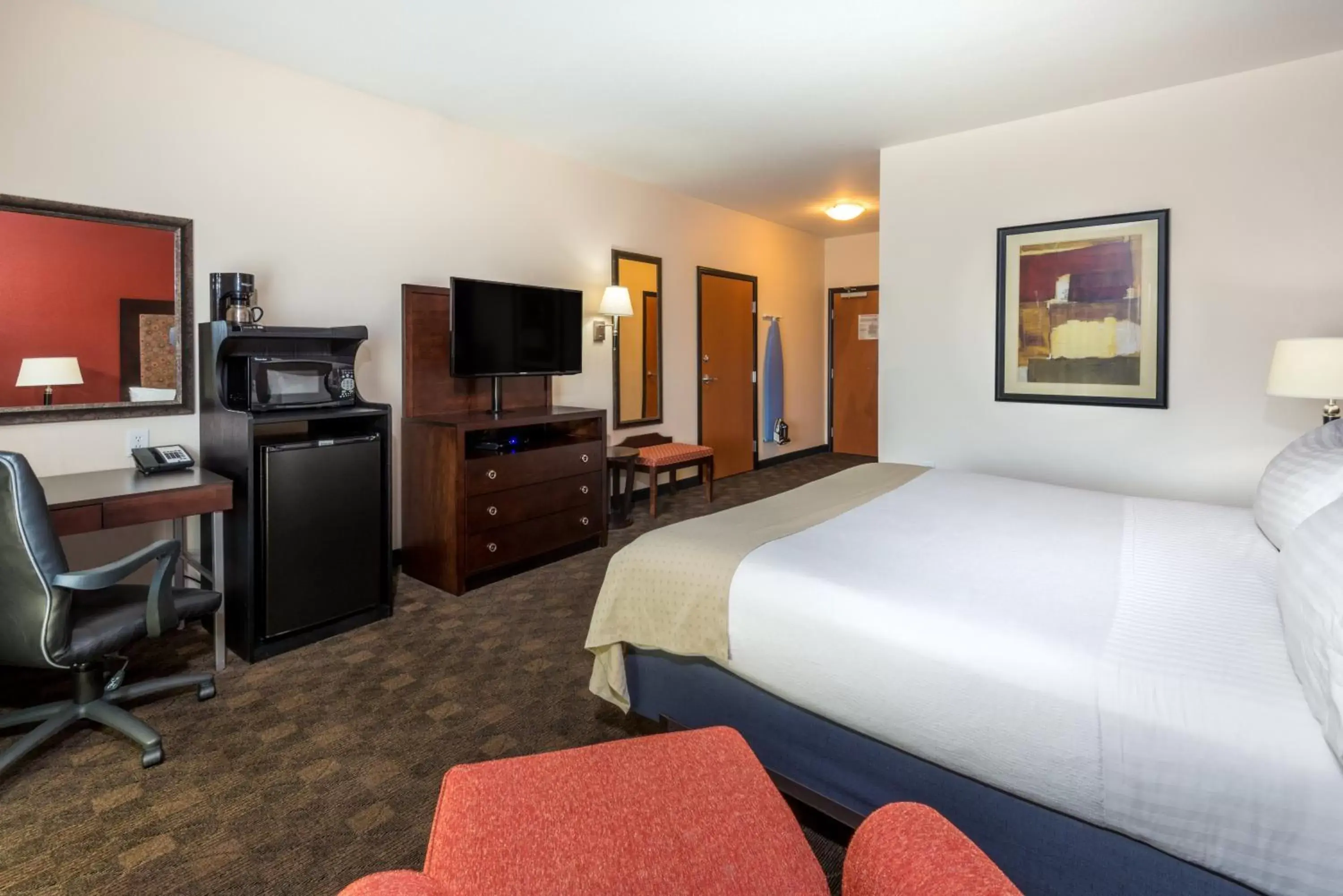 Photo of the whole room, TV/Entertainment Center in Holiday Inn Casper East-Medical Center, an IHG Hotel