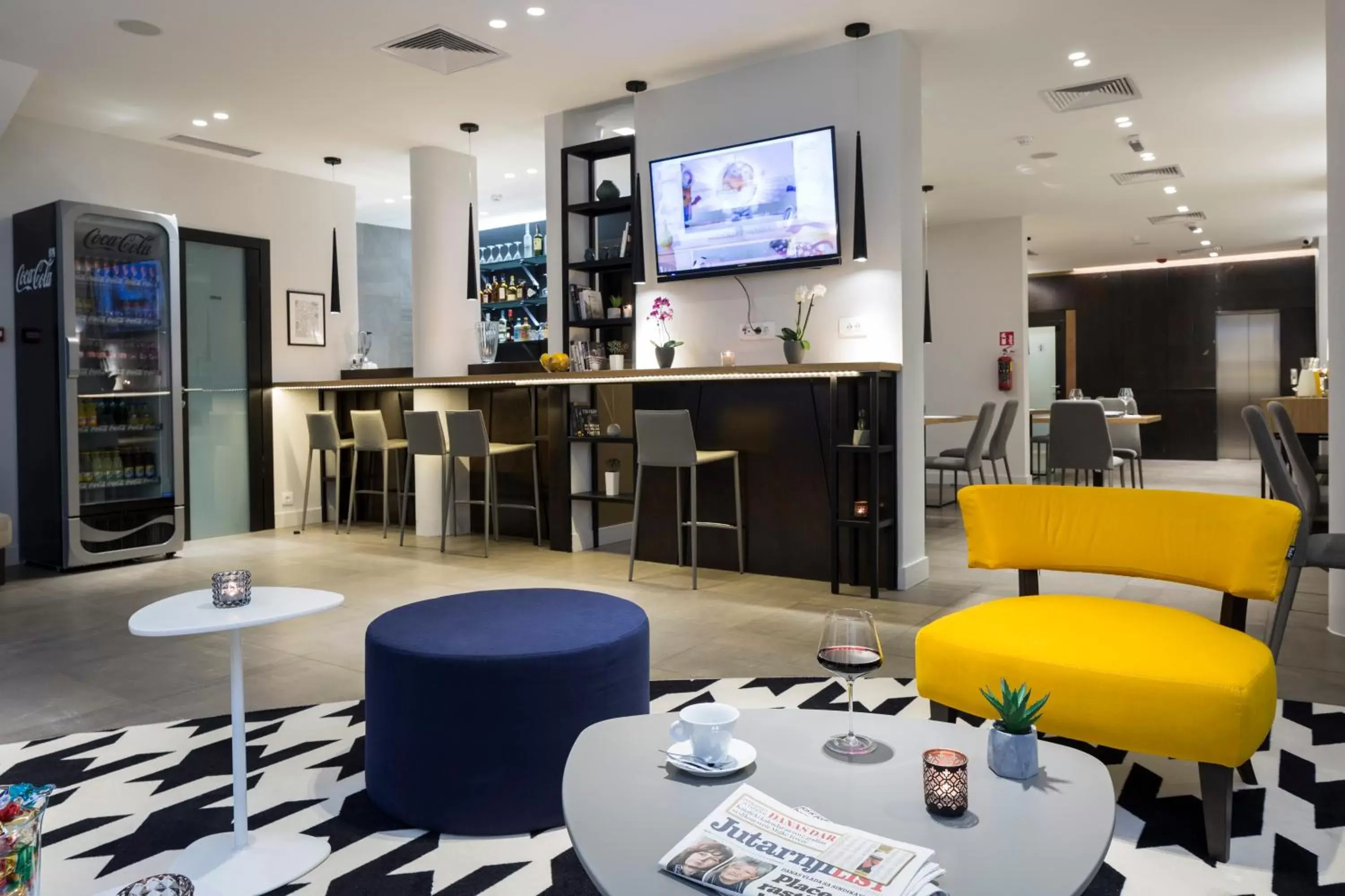 Lounge or bar, Restaurant/Places to Eat in Livris Hotel