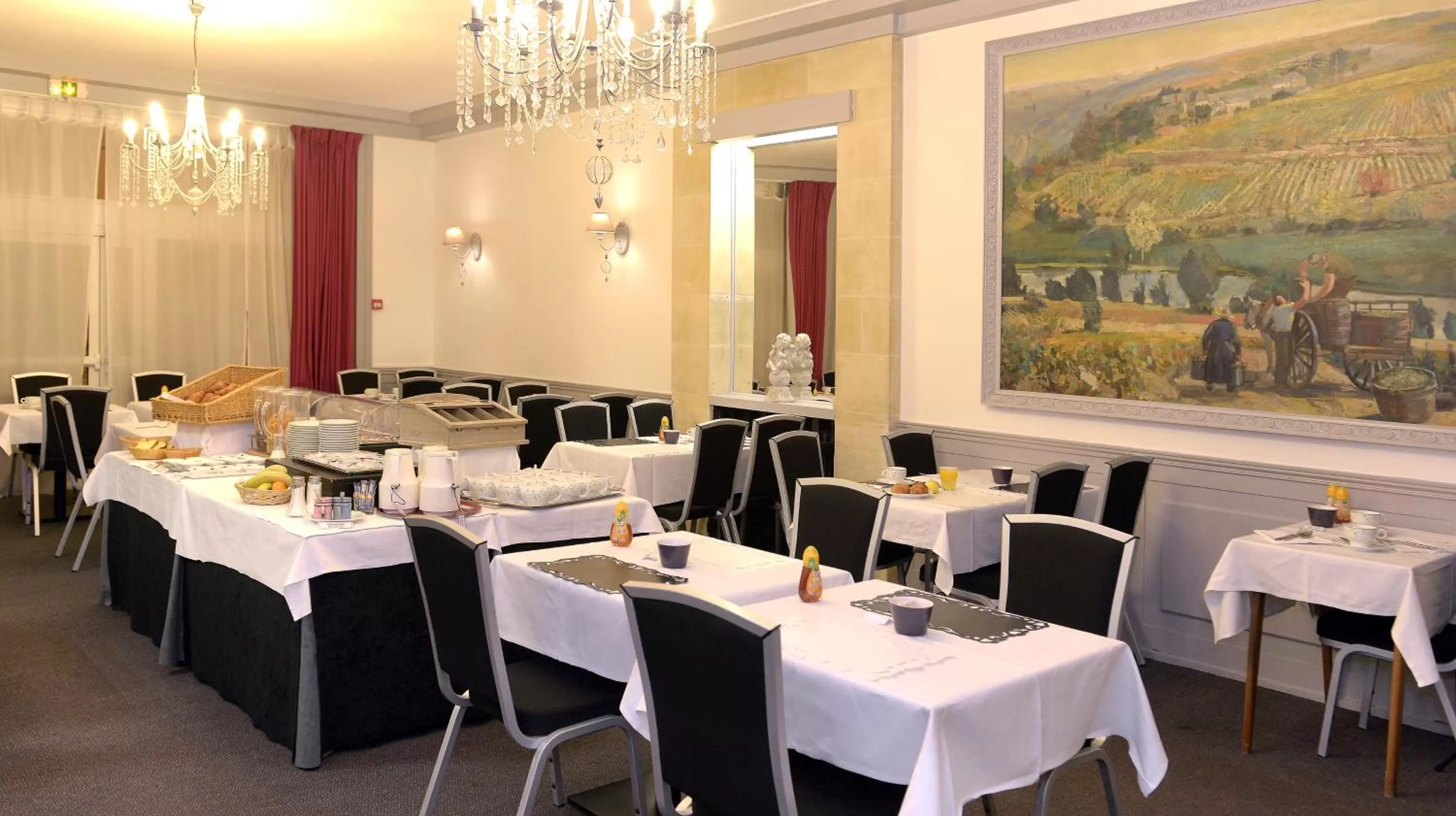 Restaurant/places to eat in Hôtel De France
