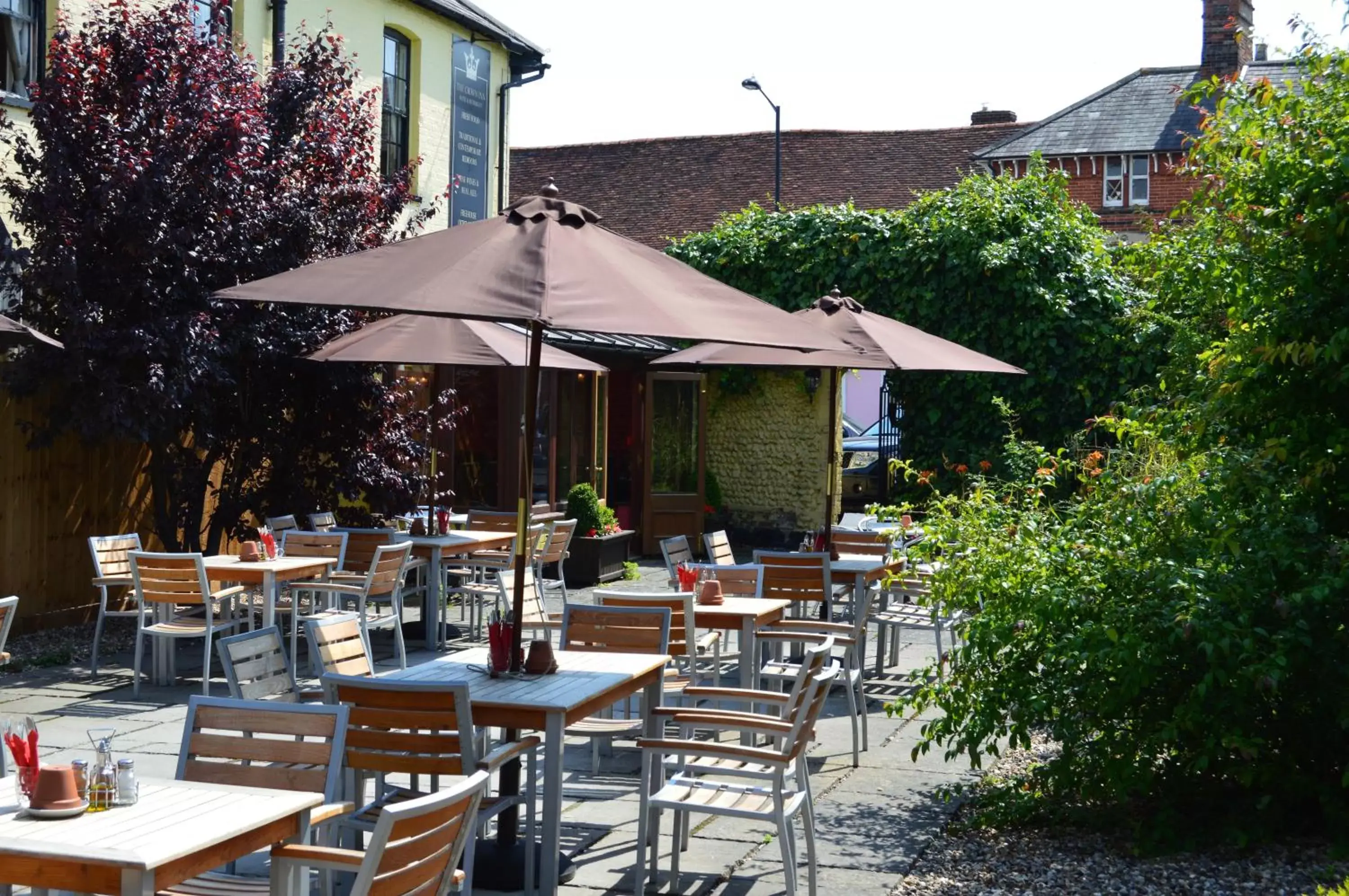 Garden, Restaurant/Places to Eat in The Crown Inn Hotel