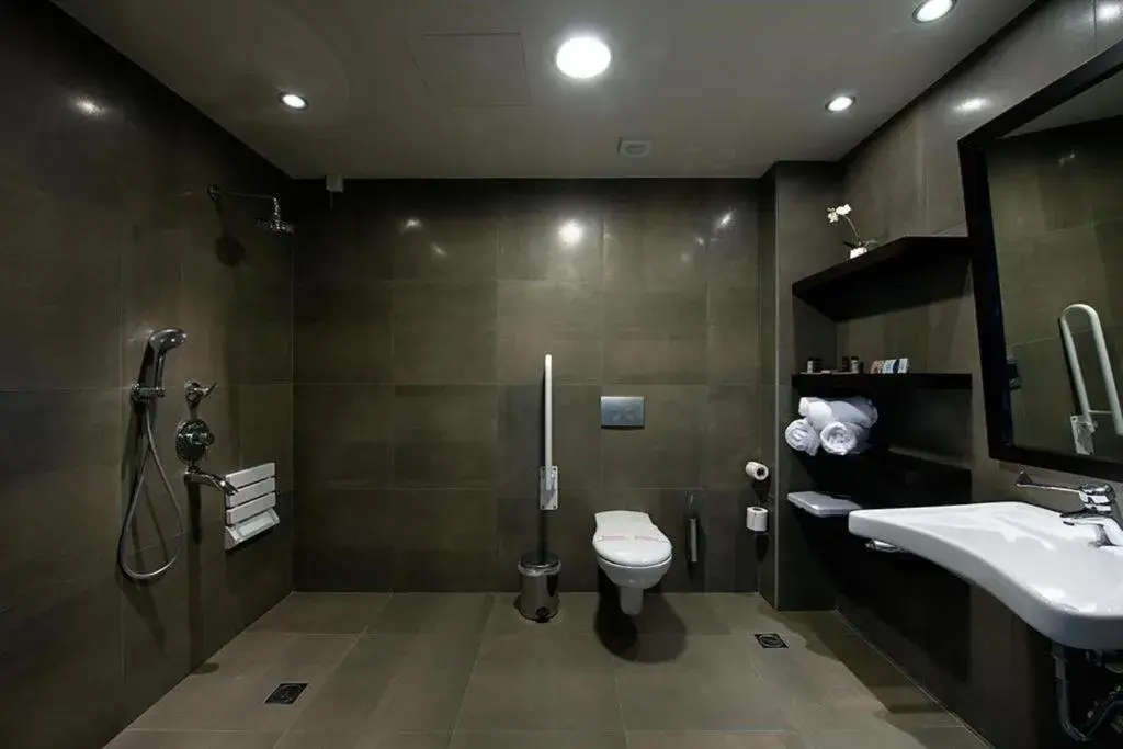 Toilet, Bathroom in Ananti City Resort