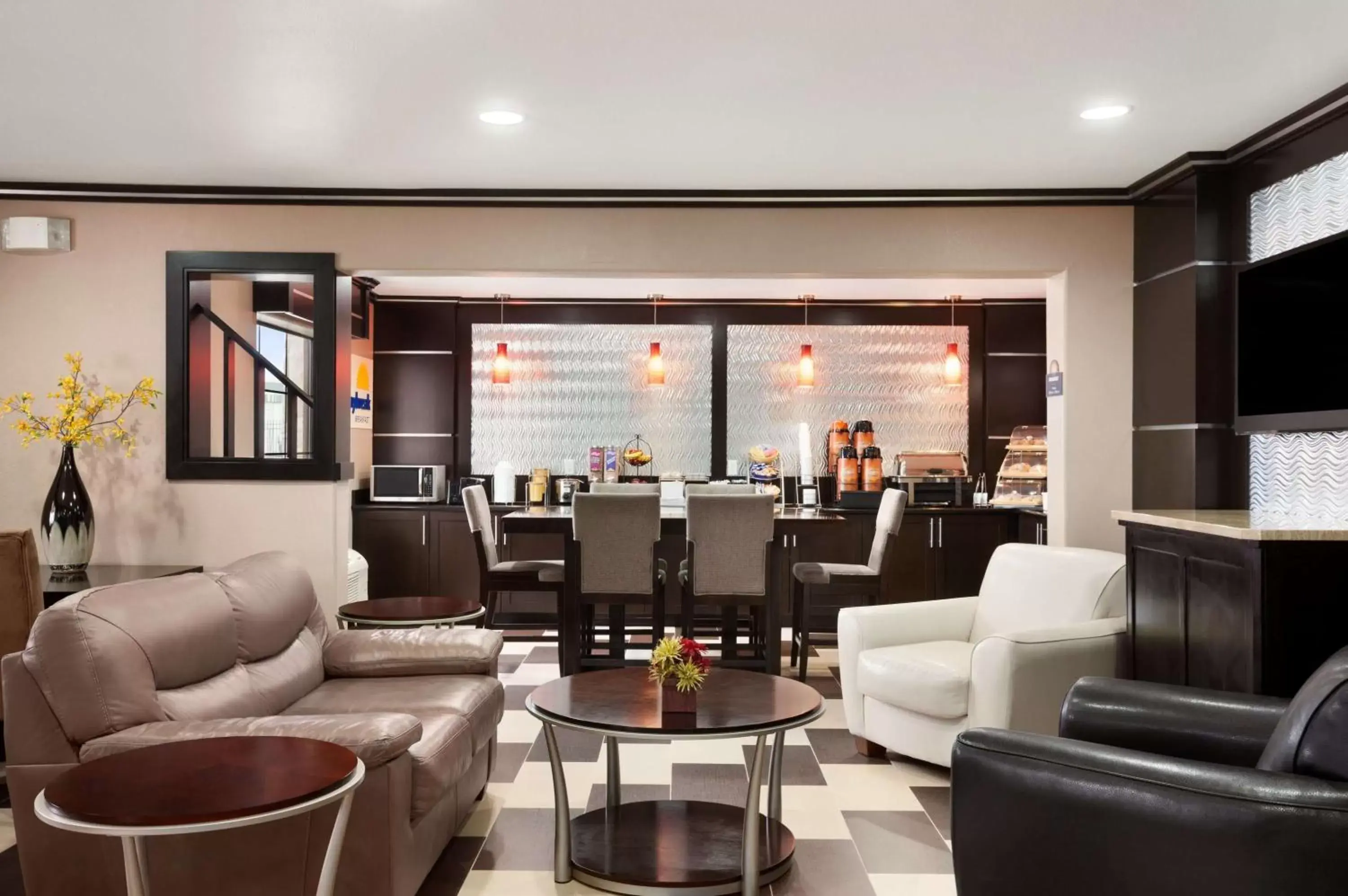Lobby or reception in Days Inn & Suites by Wyndham Conroe North