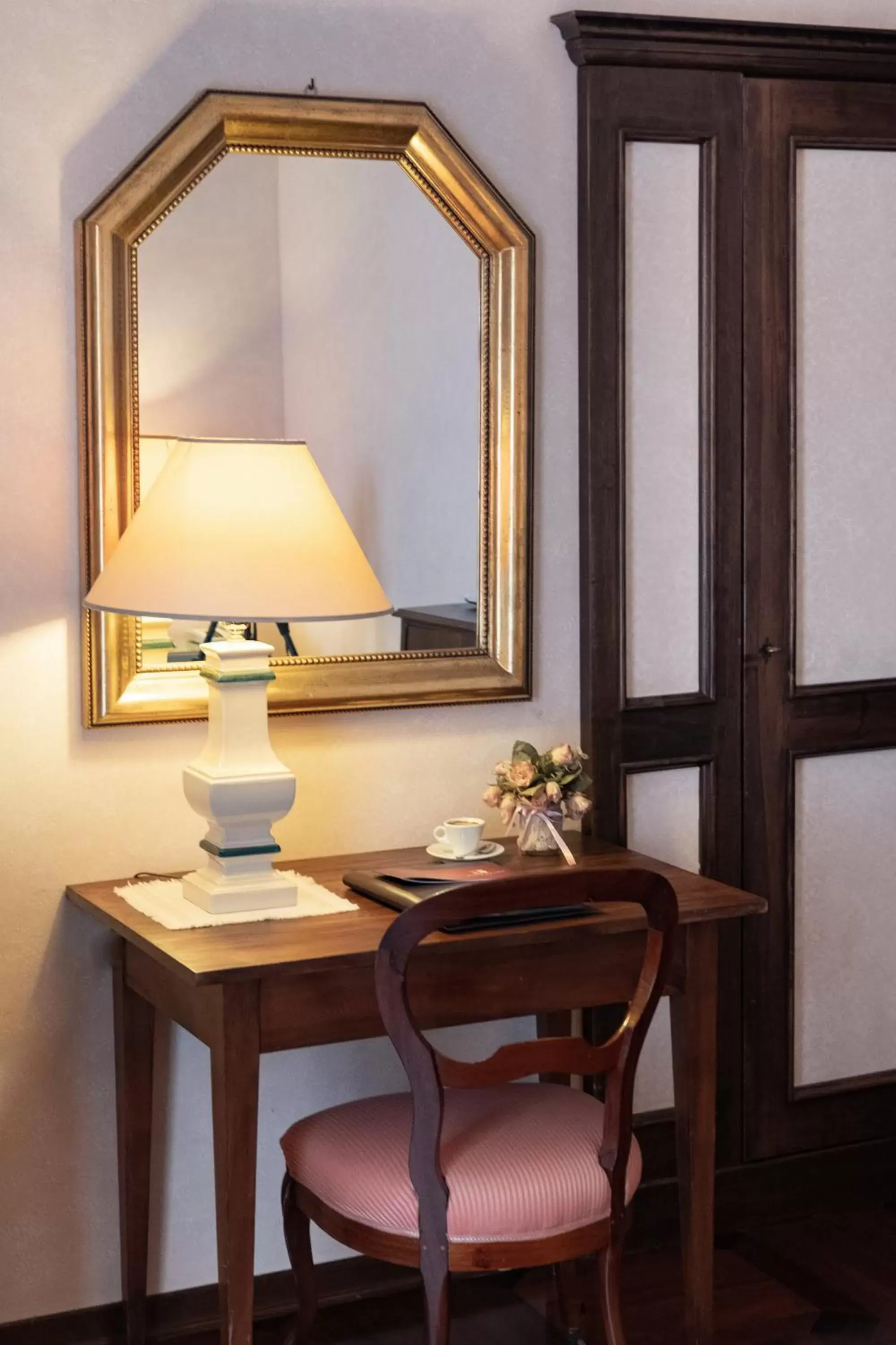 Decorative detail, Seating Area in Relais Ducale