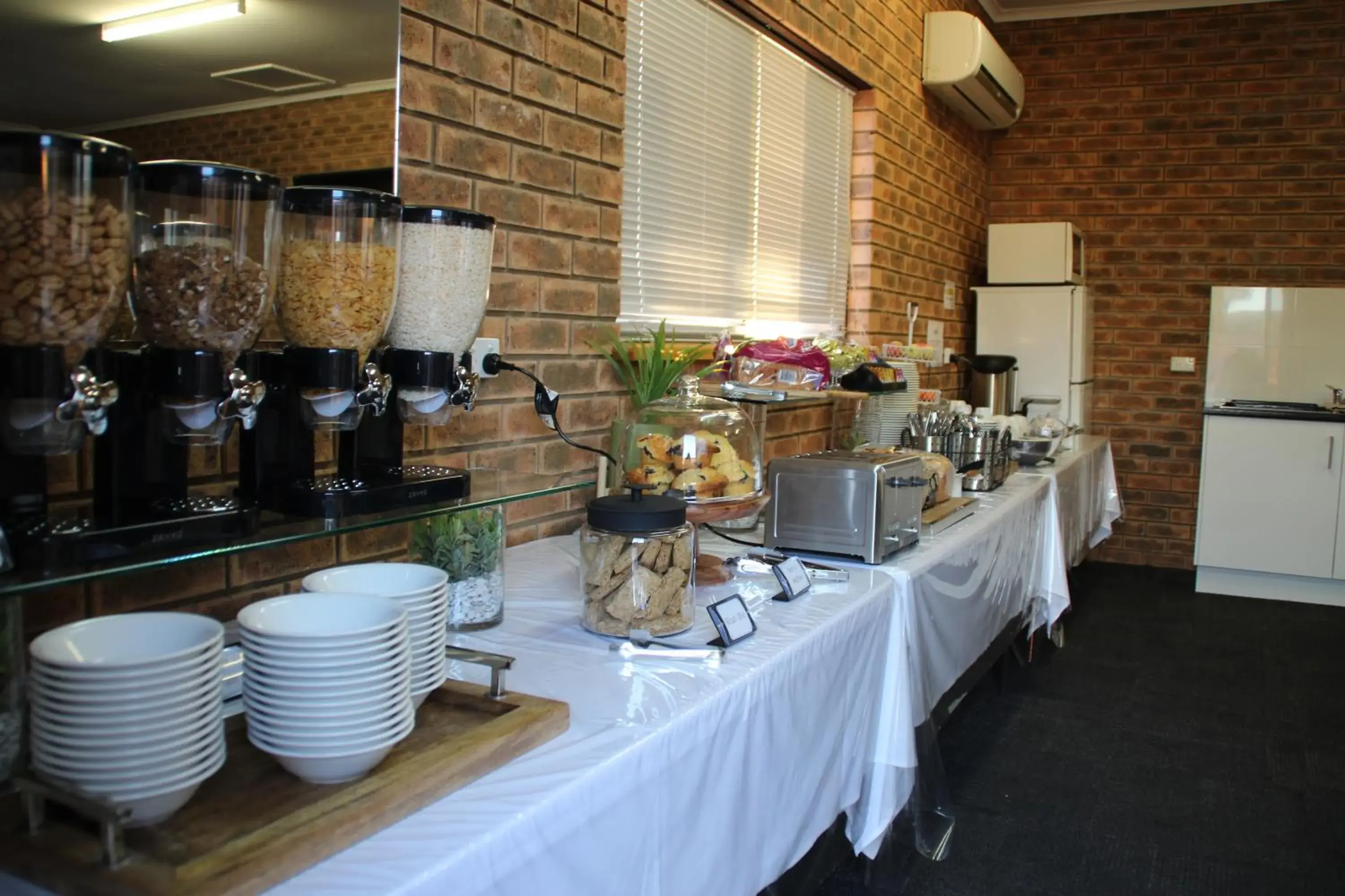 Continental breakfast, Restaurant/Places to Eat in Hume Country Motor Inn
