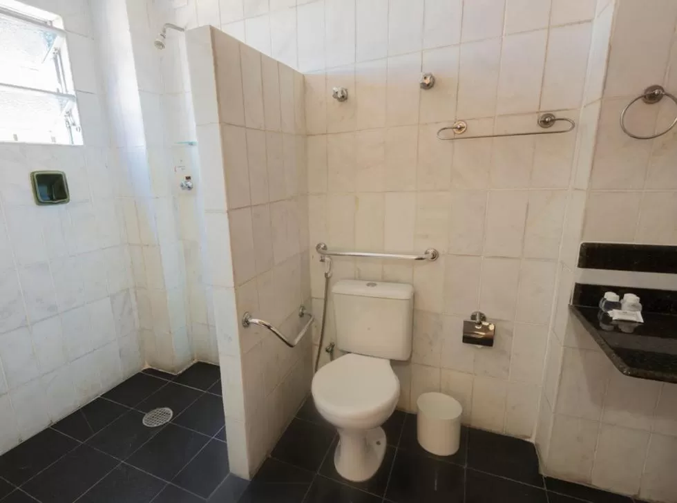 Shower in Monte Serrat Hotel