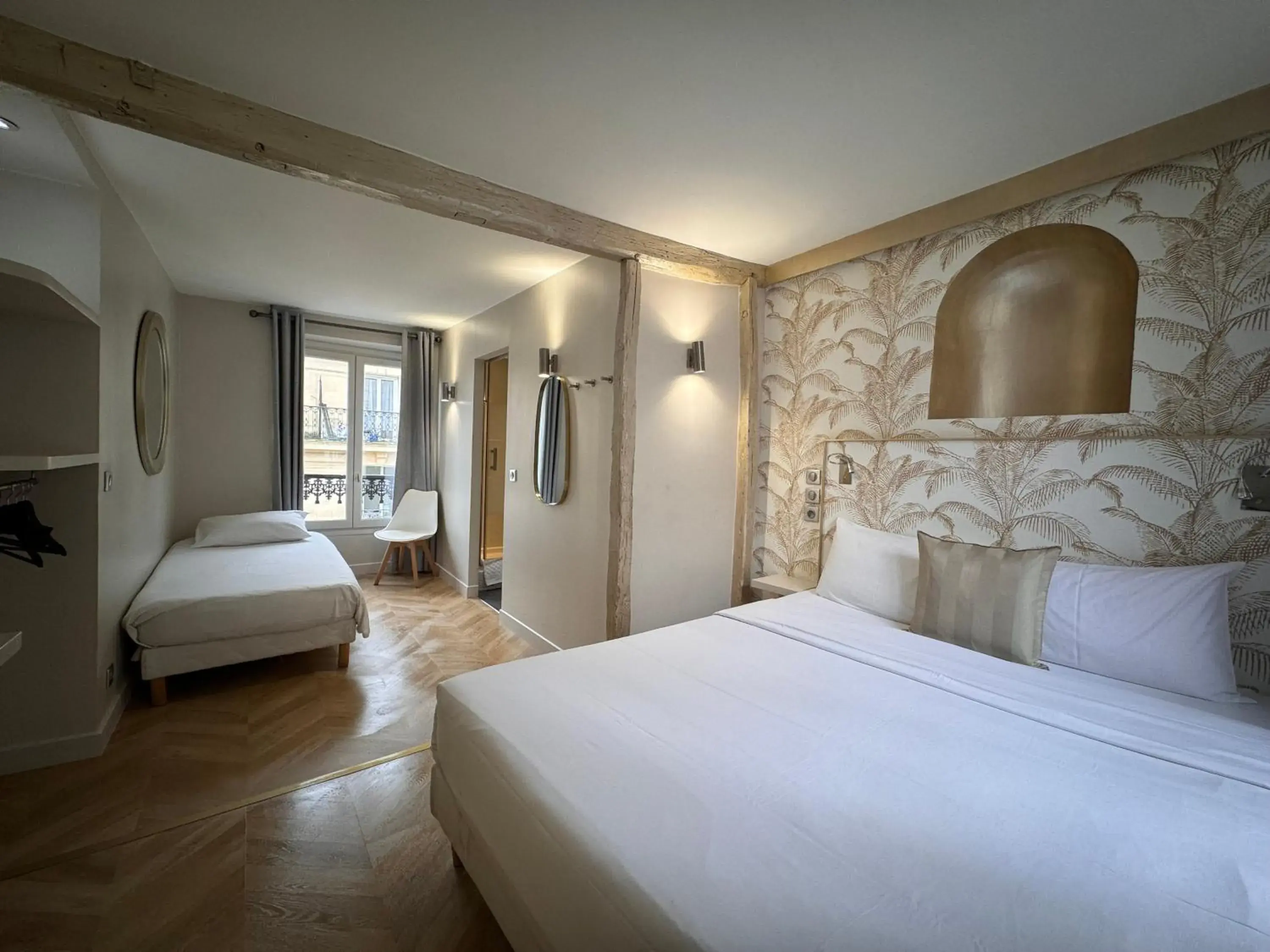 Bathroom, Bed in Nation Montmartre Hotel