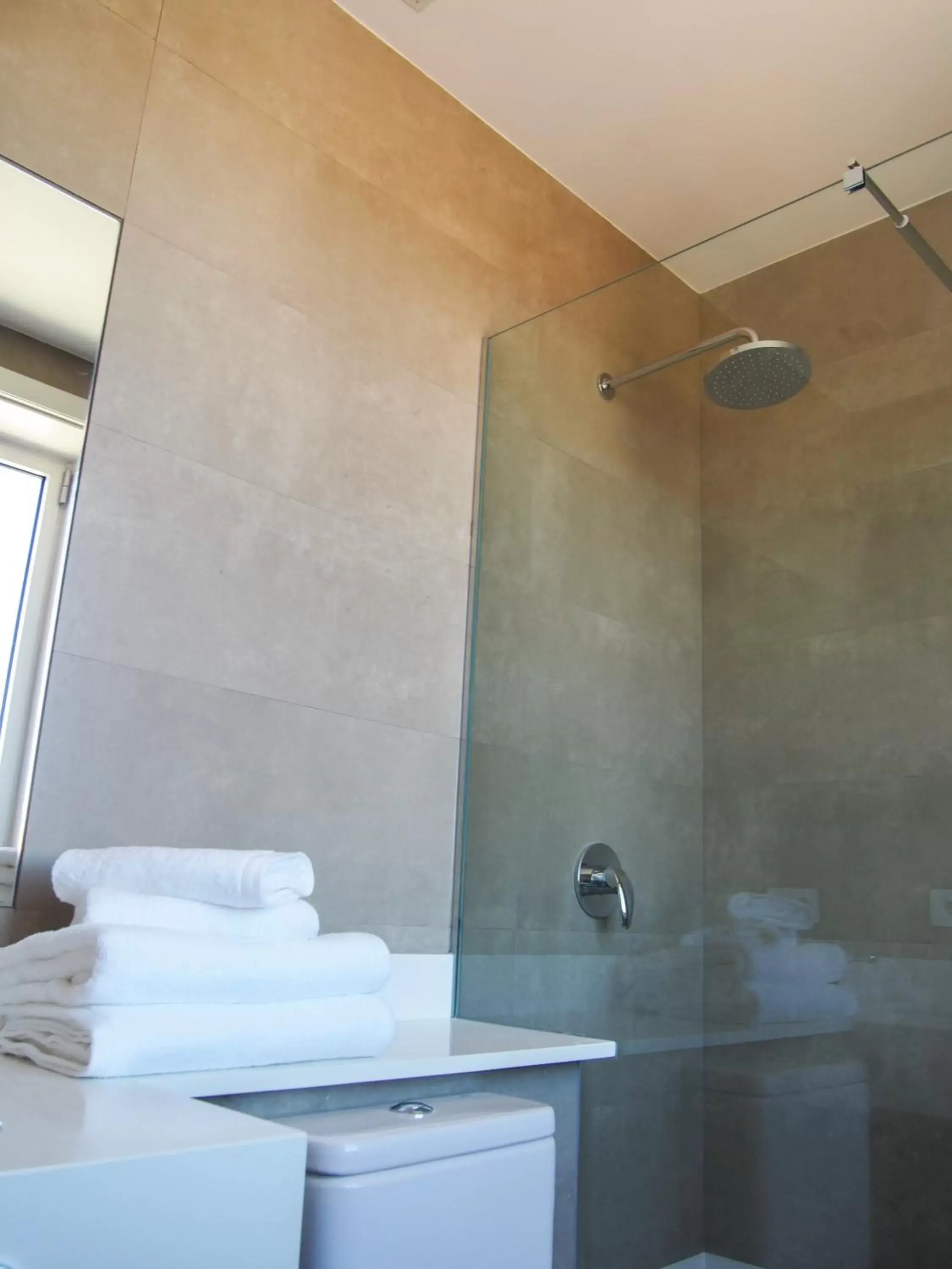 Shower, Bathroom in HOTEL BOUTIQUE VILAVELLA