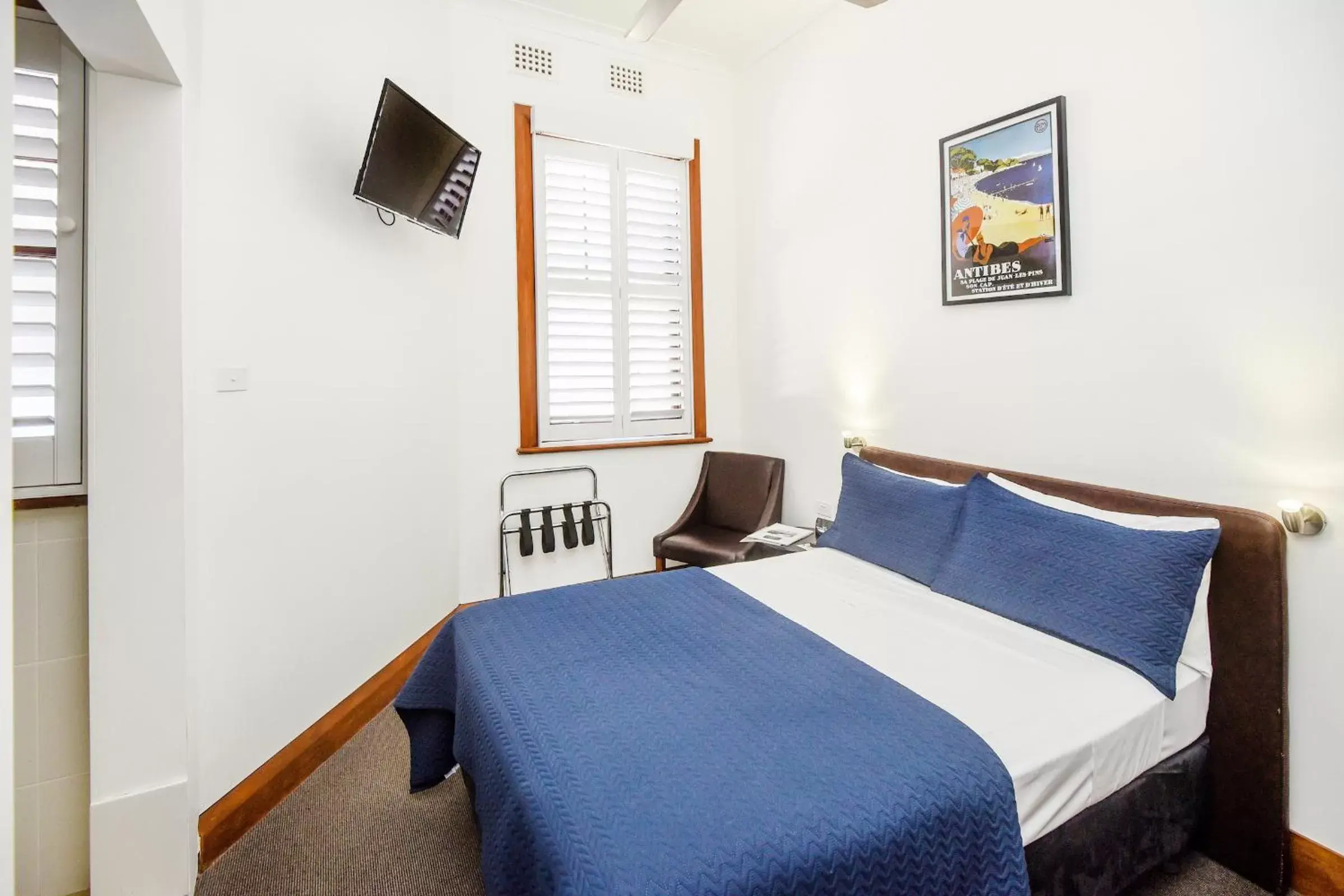 Bedroom, Bed in Pier Hotel Coffs Harbour