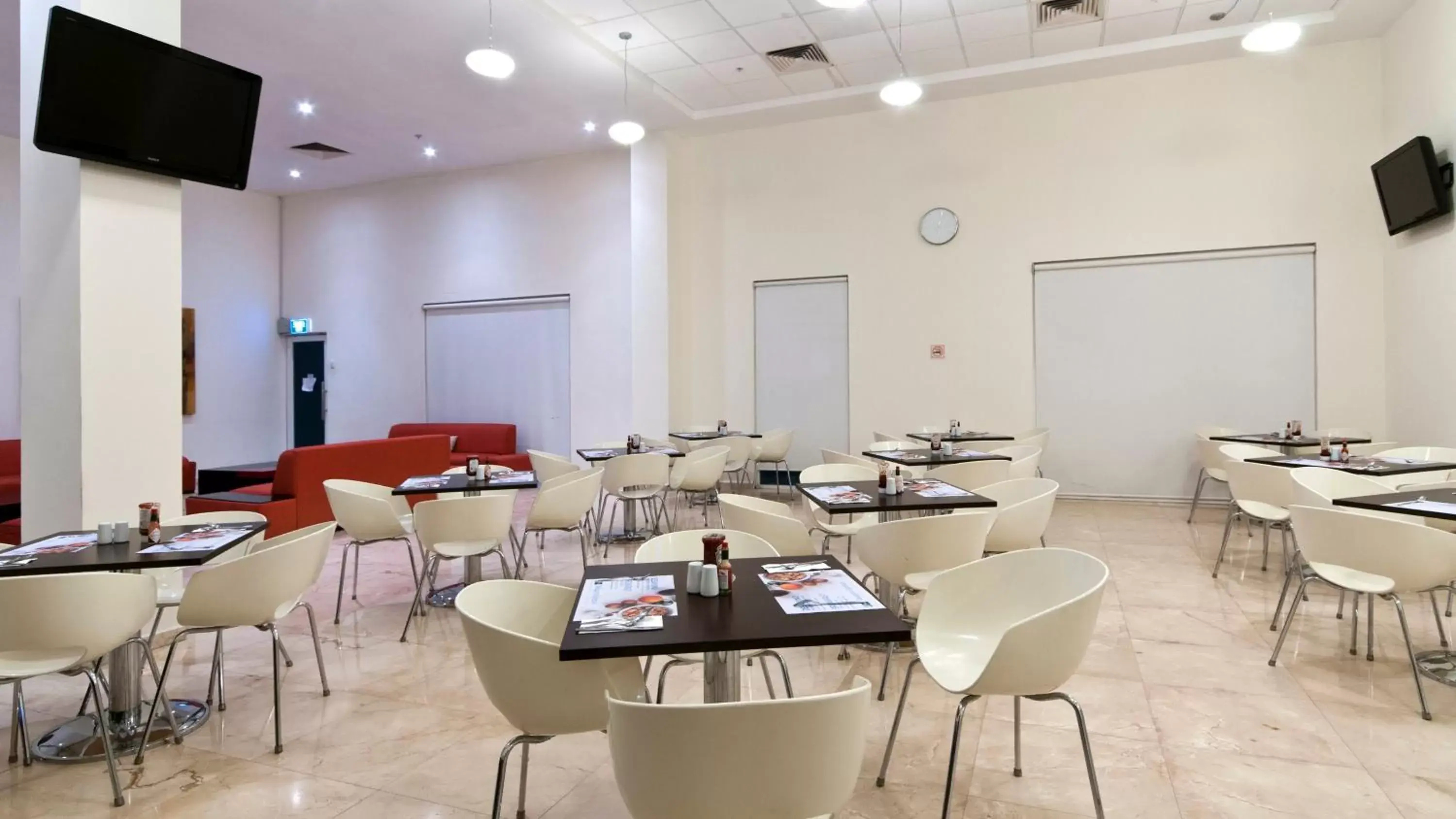 Restaurant/Places to Eat in Holiday Inn Express Ciudad Del Carmen, an IHG Hotel