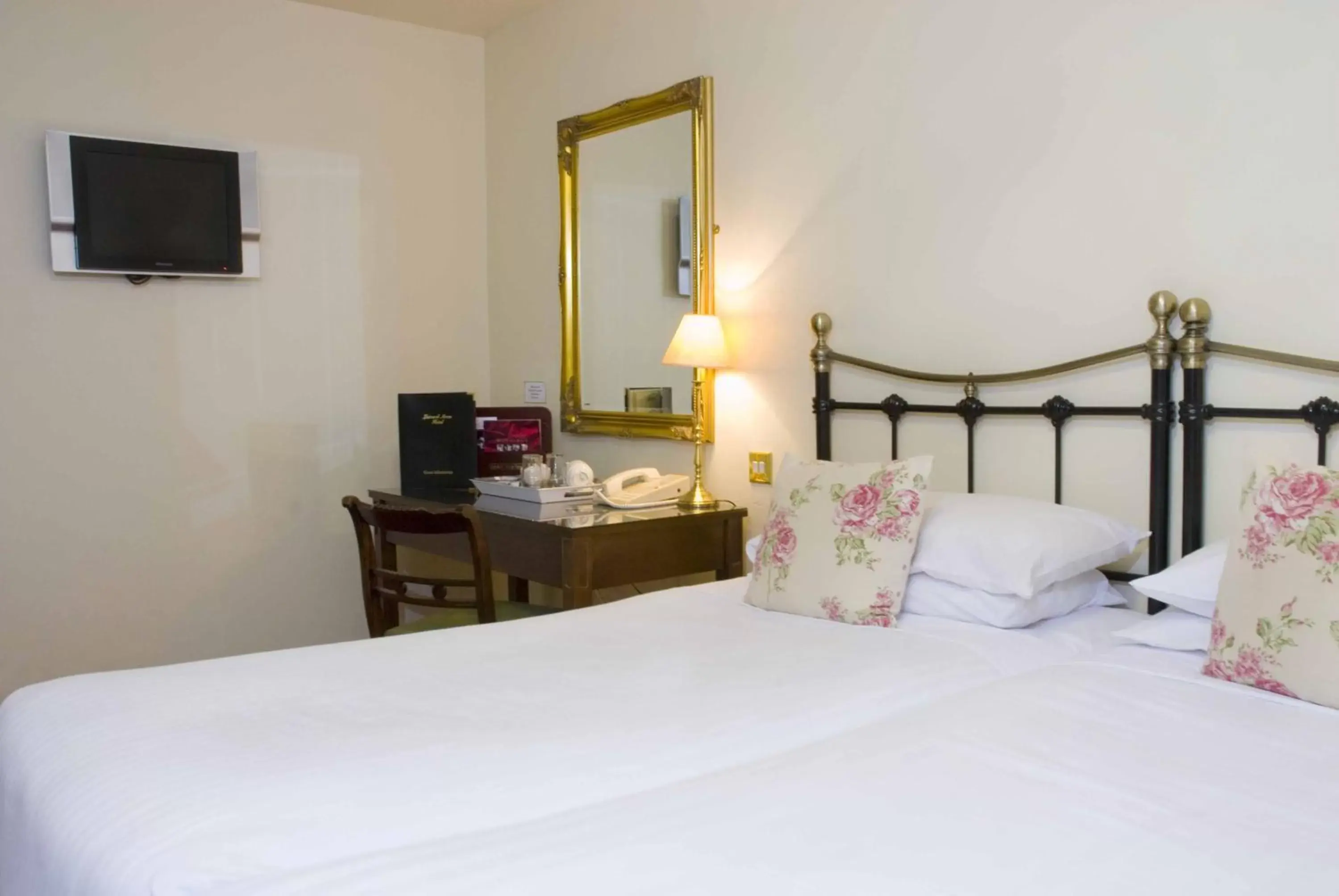 Twin Room in The Listowel Arms Hotel Twin Room in The Listowel Arms Hotel