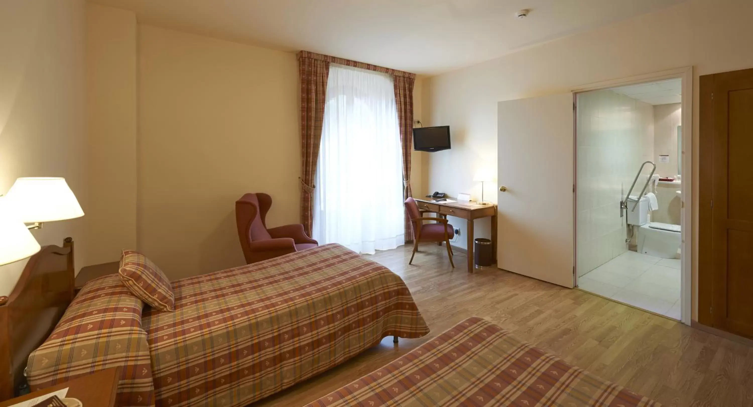 Bedroom in Hotel Abat Cisneros Montserrat