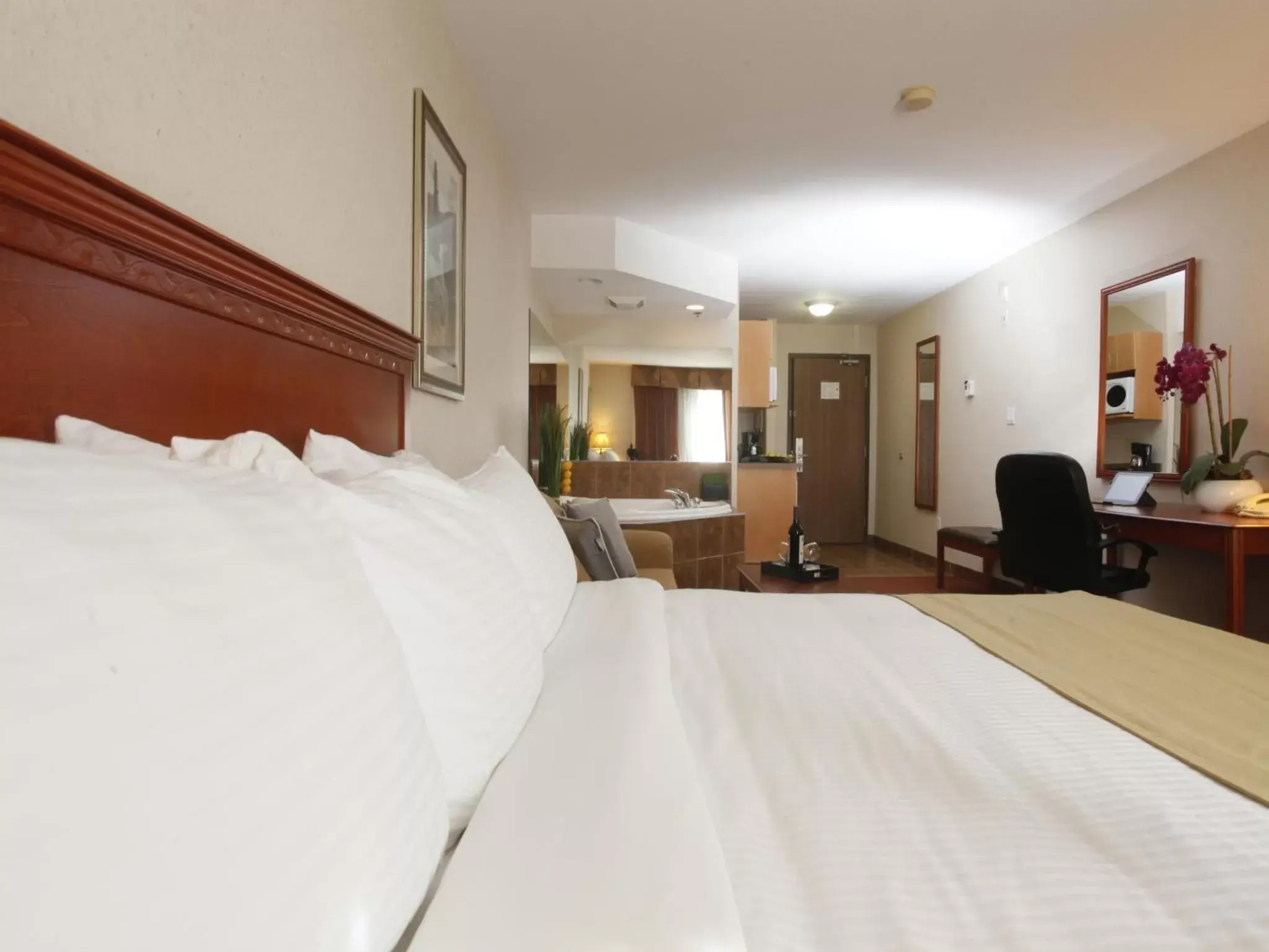 Photo of the whole room, Bed in Stonebridge Hotel Dawson Creek