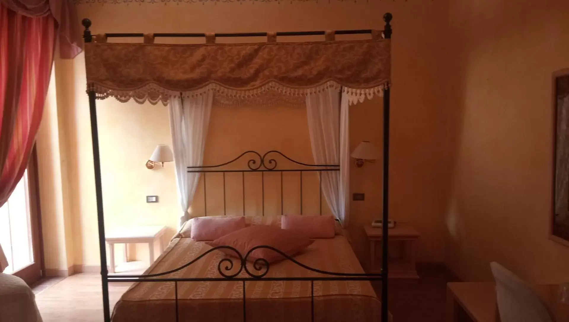 Bed in Garda Sol SPA Hotel & Appartamenti