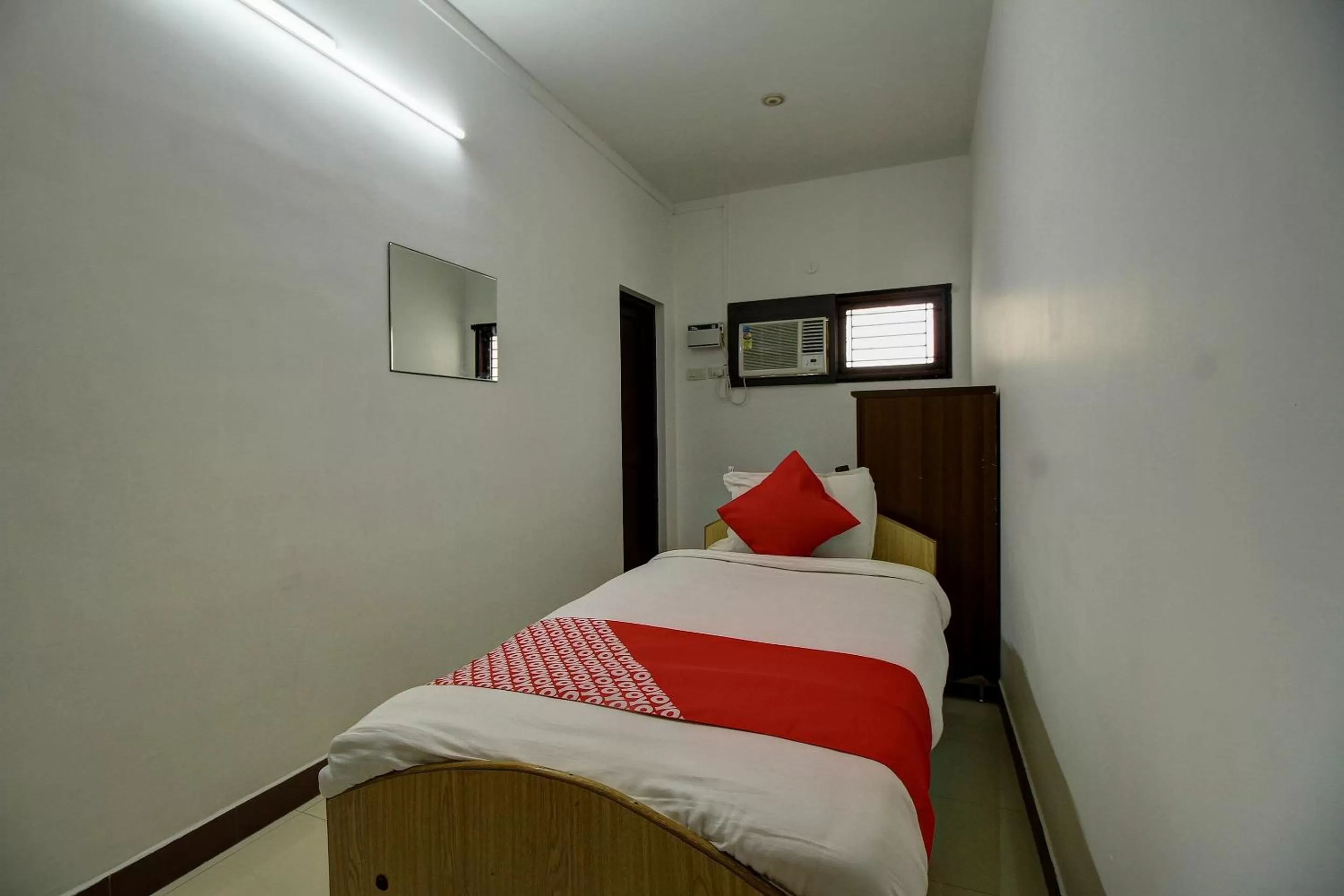 Bed in Lake View Hotel