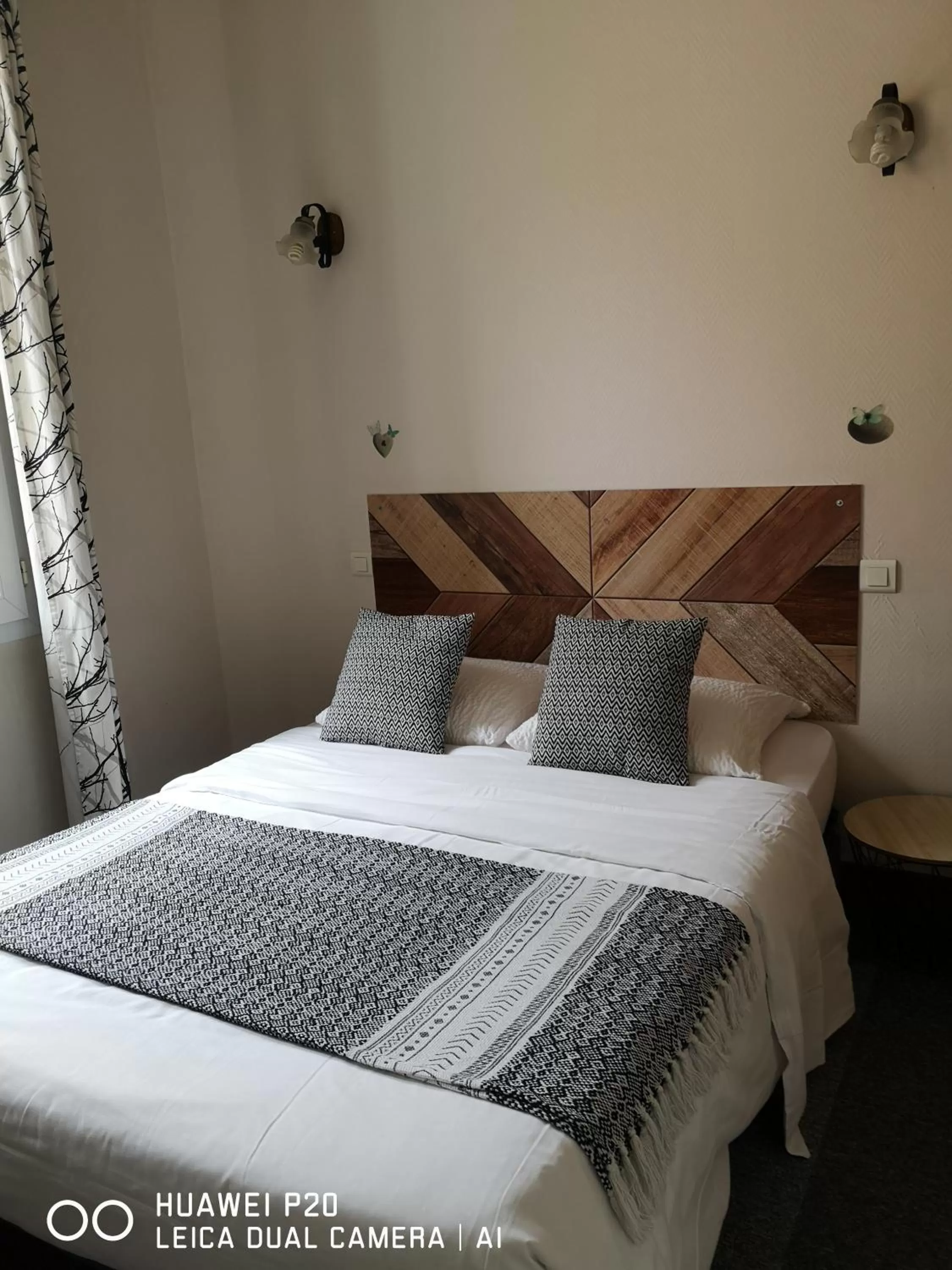 Bedroom, Bed in Hôtel Le Memphis