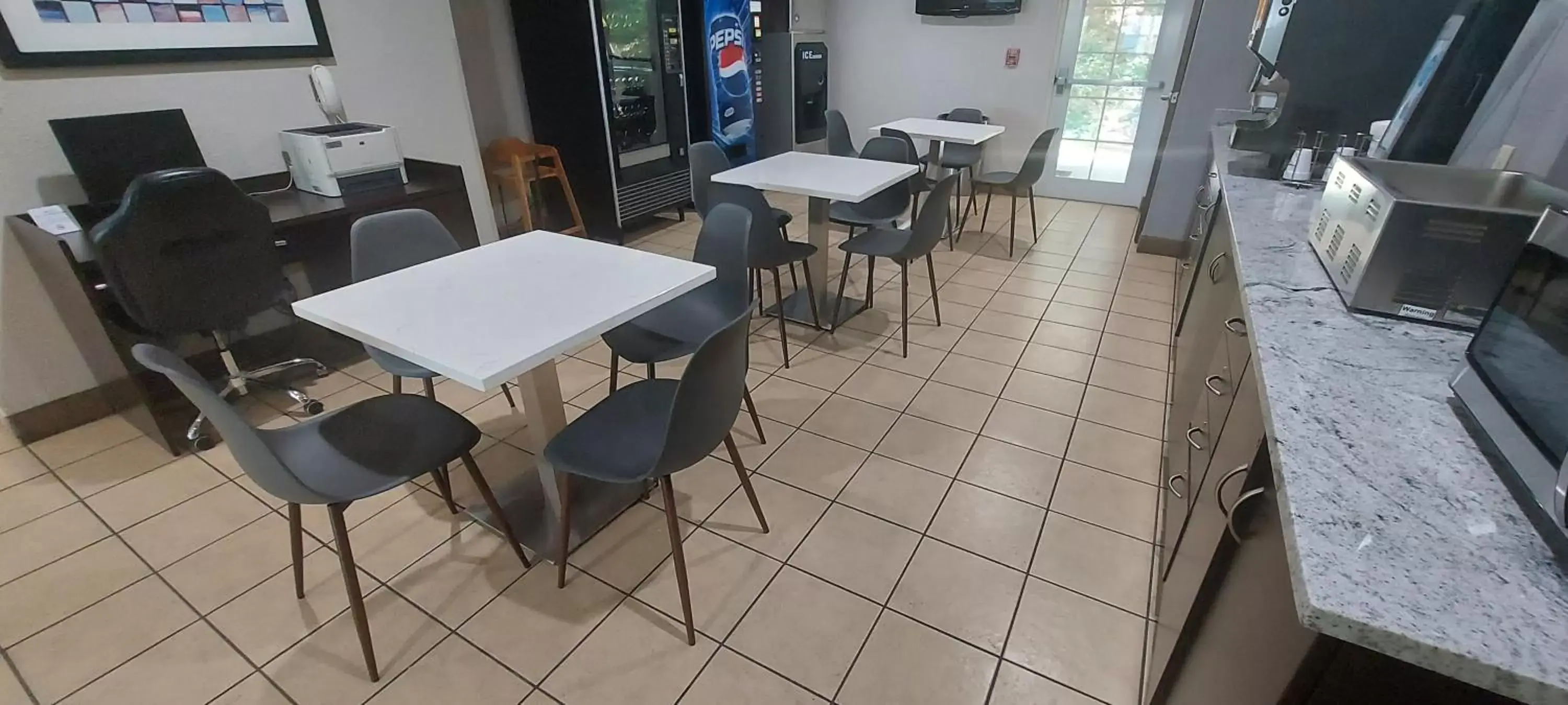 Breakfast in Microtel Inn & Suites by Wyndham Hoover/Birmingham Breakfast in Microtel Inn & Suites by Wyndham Hoover/Birmingham